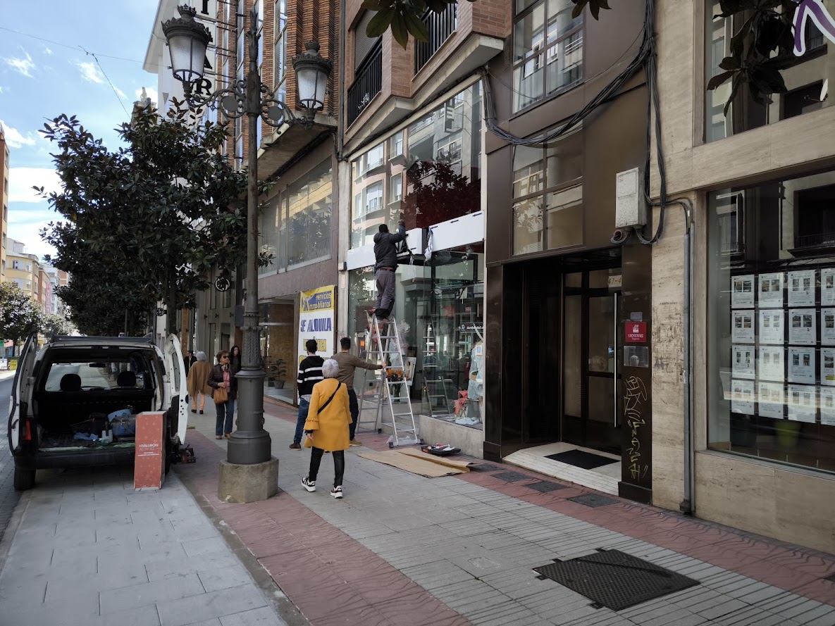 Novedades Tina cambia de local, pero sigue fiel a la Avenida de la Puebla tras 70 años de actividad 2