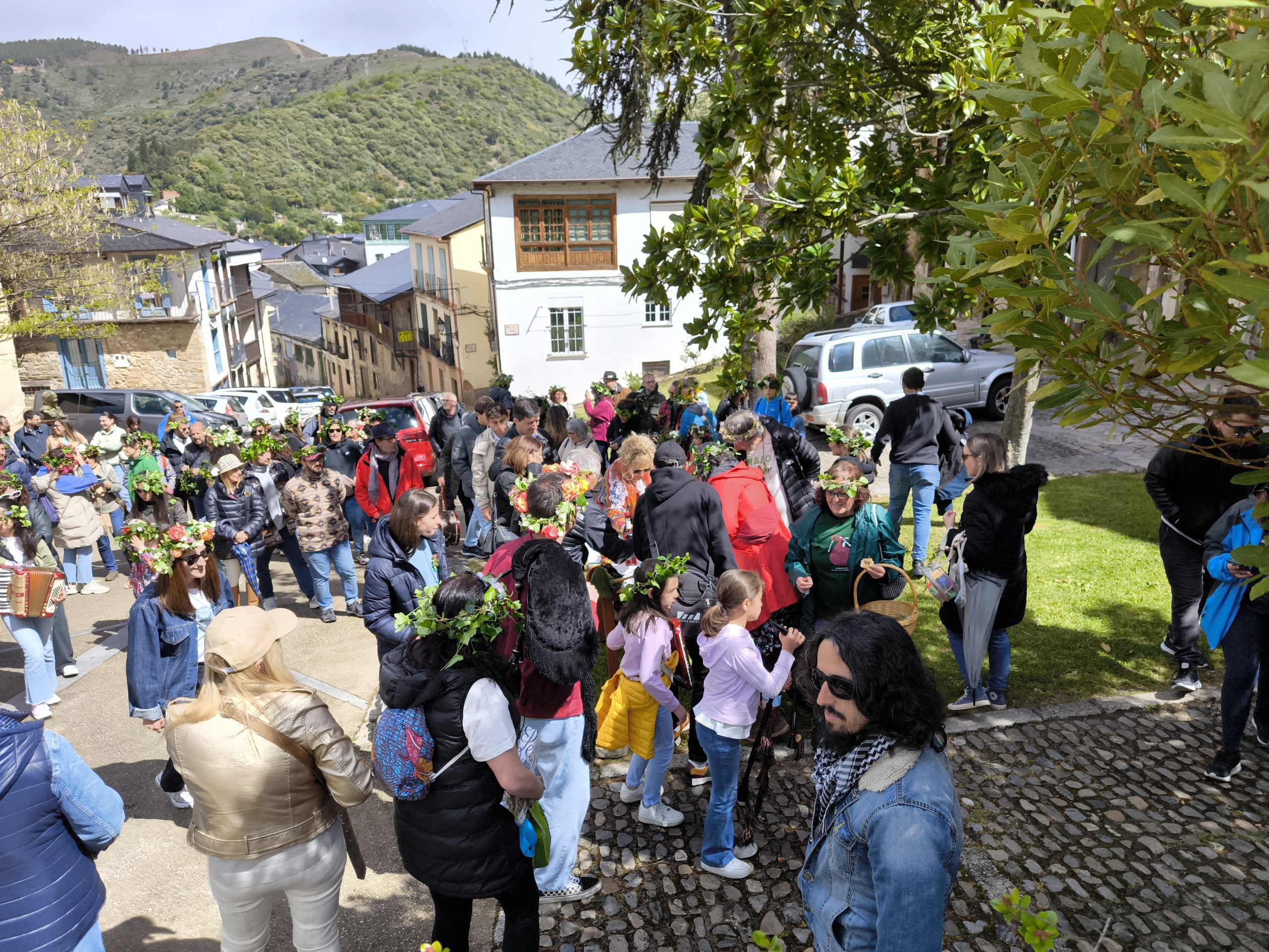 fotogalería| Los Maios de Villafranca; Cañaveira, cuerda pita, flores y ganas de celebrar el cambio de estación 9