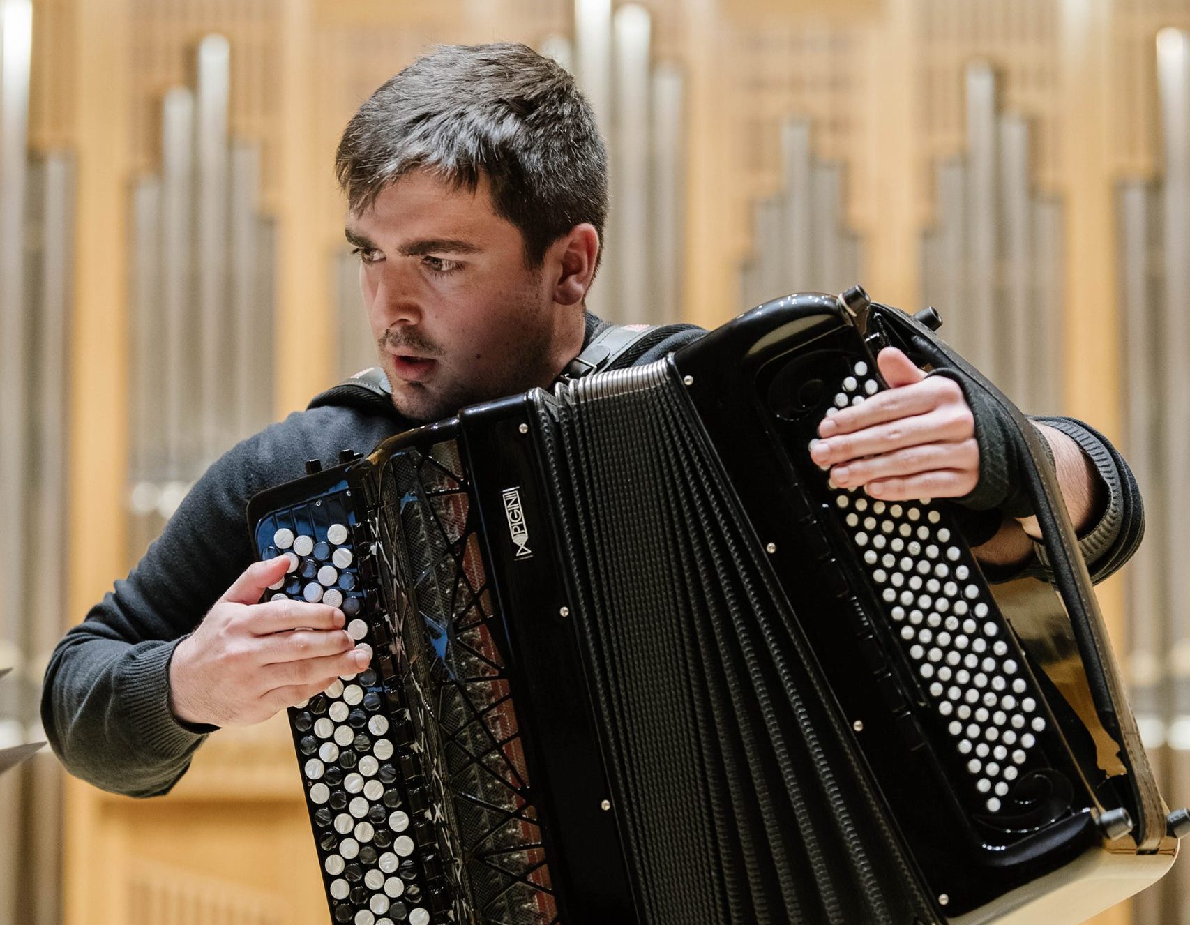 Concierto de acordeón de la temporada de Juventudes Musicales en el Auditorio del Conservatorio 1