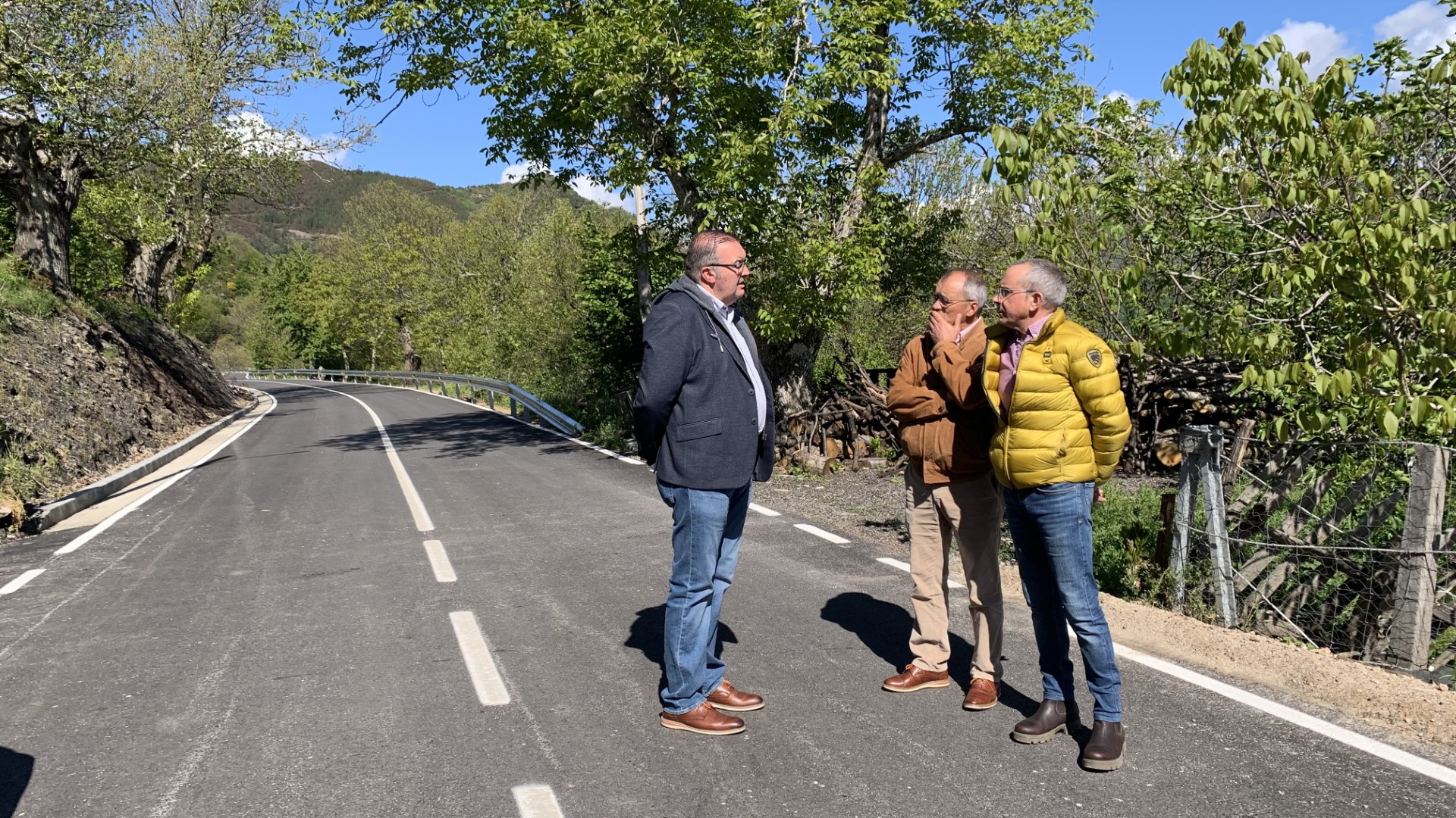 La Diputación invierte cerca de 200.000 euros en la mejora de la carretera entre Santo Tirso y Castropetre 1