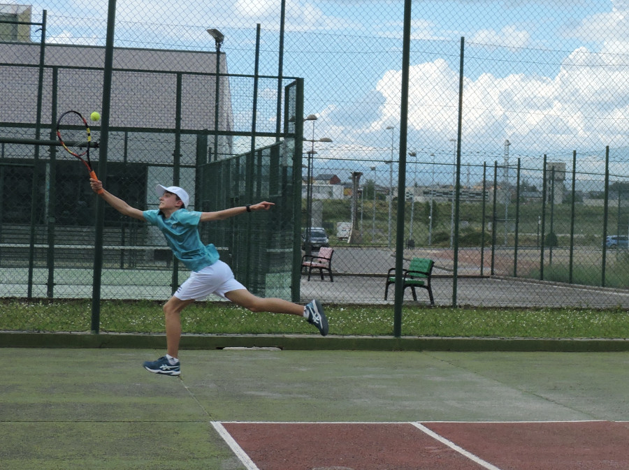 La Escuela Municipal de Tenis de Ponferrada corona a sus primeros campeones 13