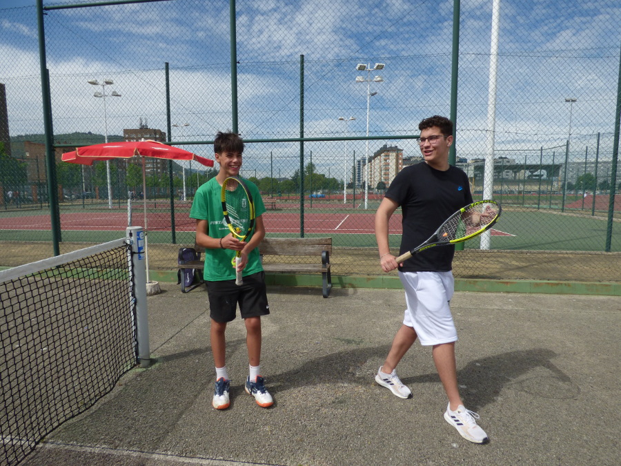 La Escuela Municipal de Tenis de Ponferrada corona a sus primeros campeones 4