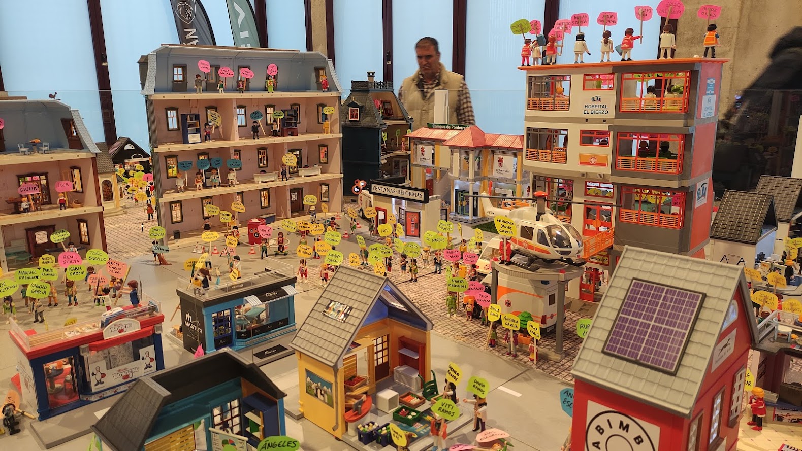 España dice adiós a Playmobil, cierra definitivamente su fábrica en Onil tras 48 años 1