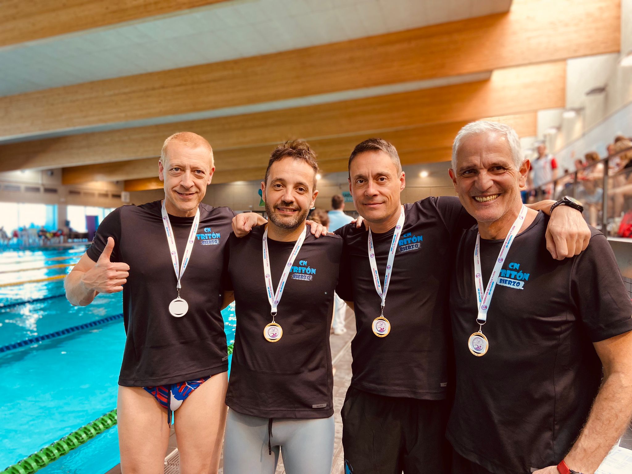 El Club Natación Tritón Bierzo vuelve a brillar en el Campeonato de Castilla y León de verano de natación máster 2