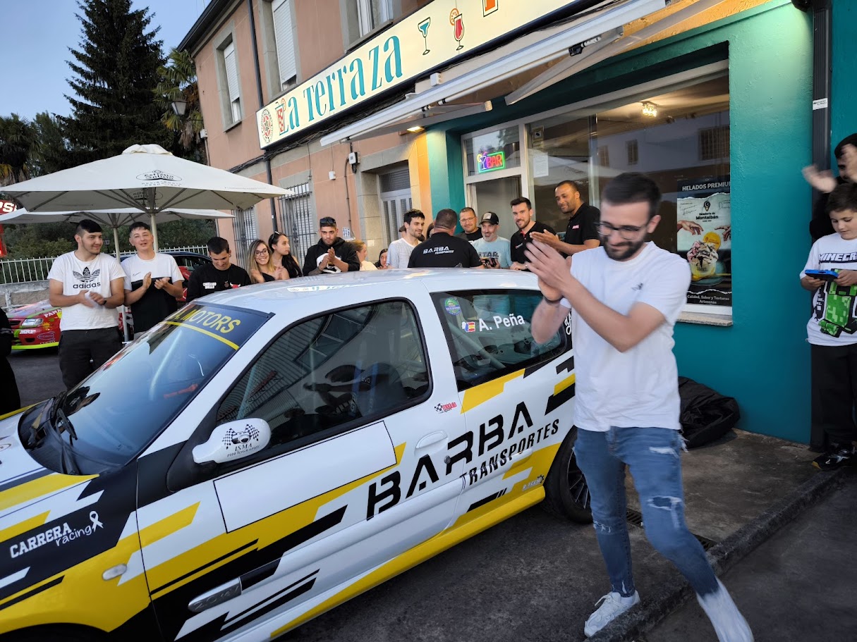 El piloto Asier Peña presenta el coche con el que competirá en la XXXIII Subida a Riego de Ambrós 2