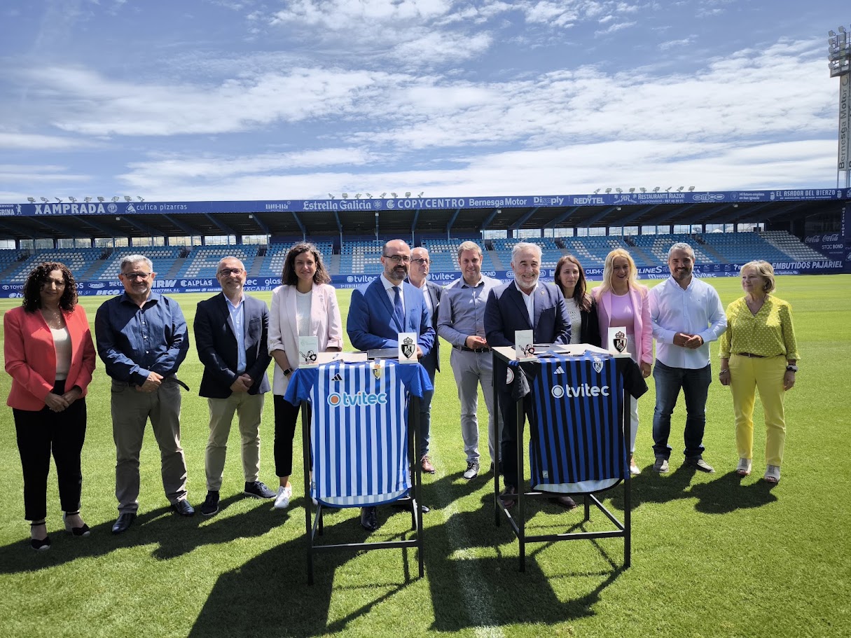 El Estadio del Toralín será blanquiazul durante los próximos 30 años 1