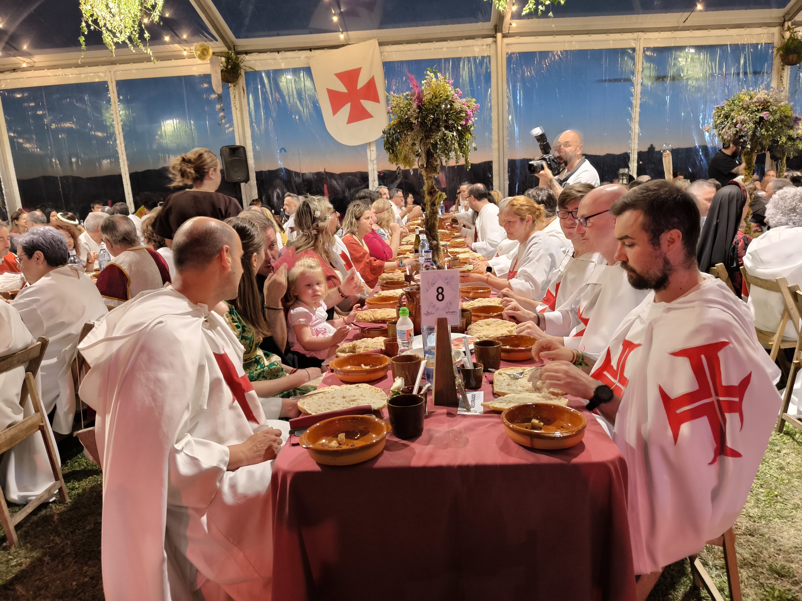 Una colorida Cena medieval en el Castillo templario de Ponferrada 10