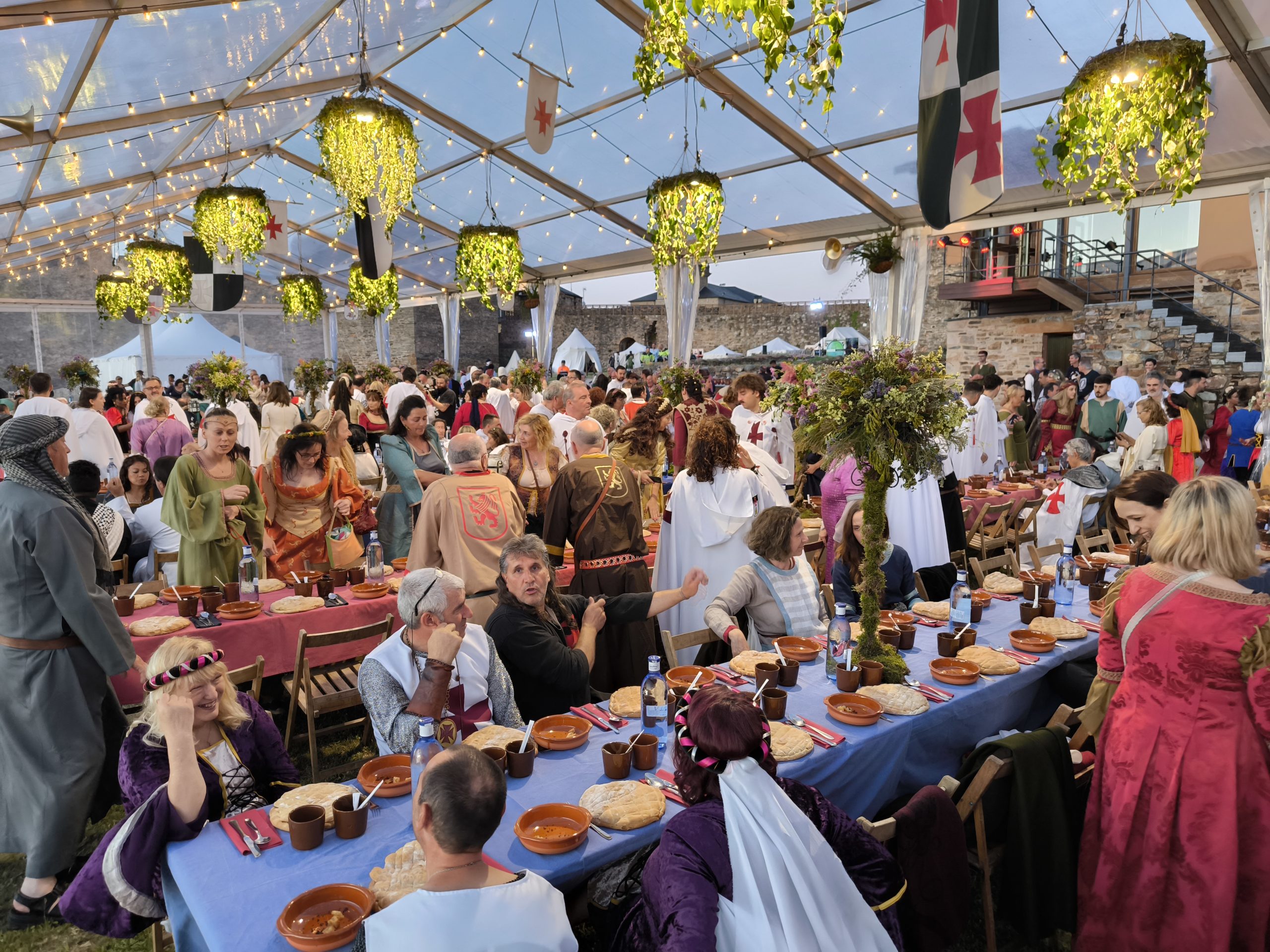 Una colorida Cena medieval en el Castillo templario de Ponferrada 11