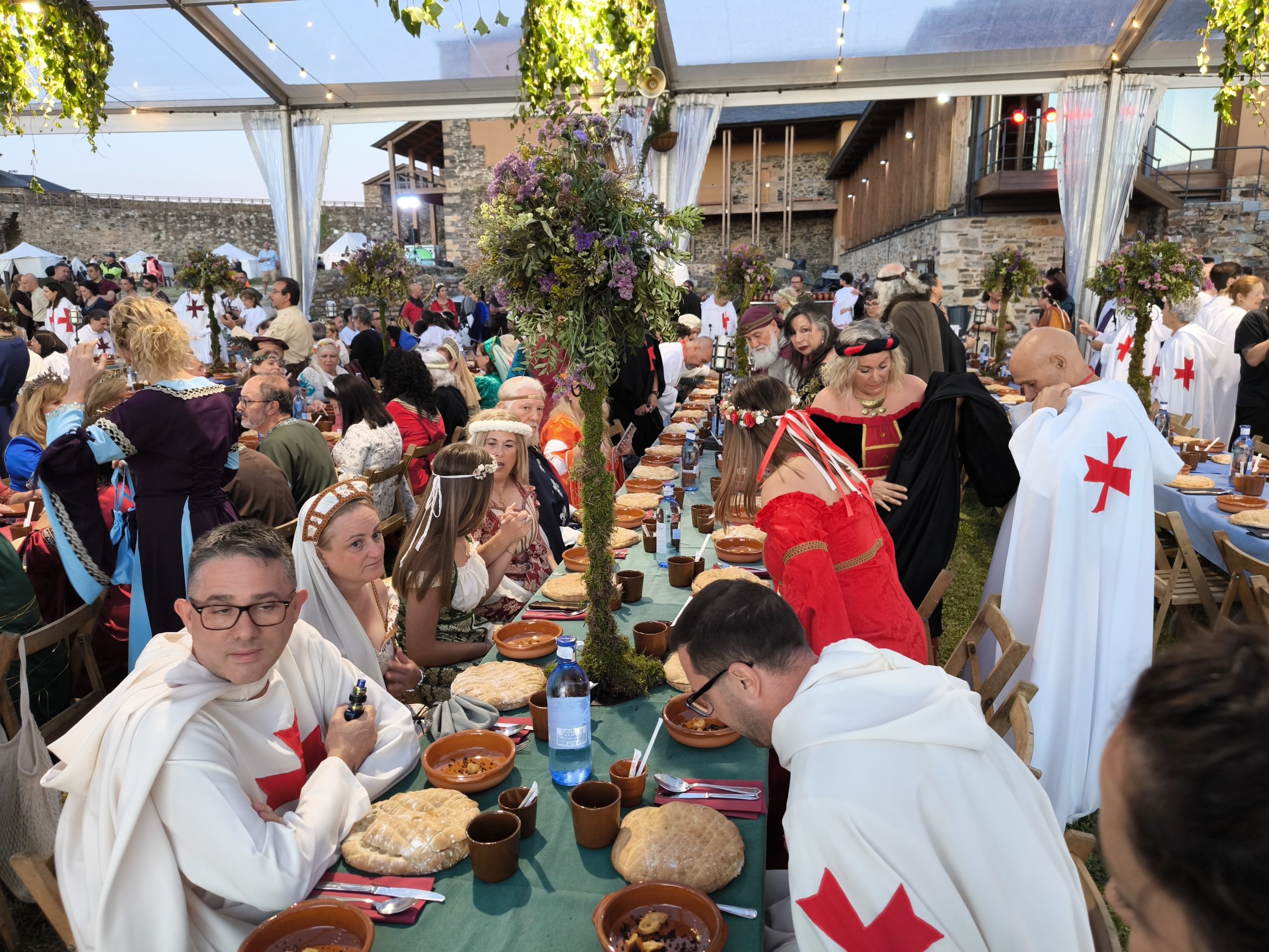 Una colorida Cena medieval en el Castillo templario de Ponferrada 12