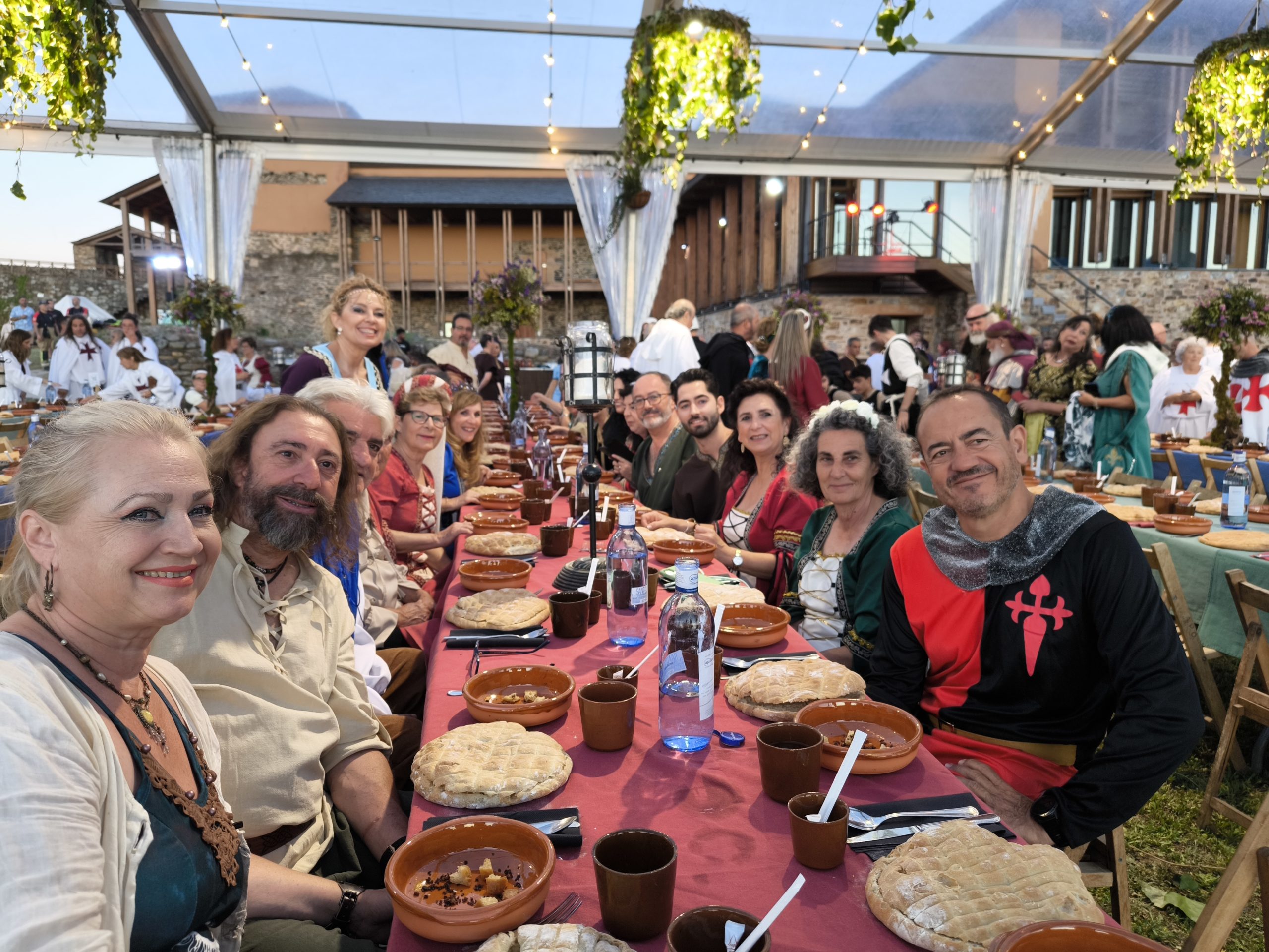 Una colorida Cena medieval en el Castillo templario de Ponferrada 14