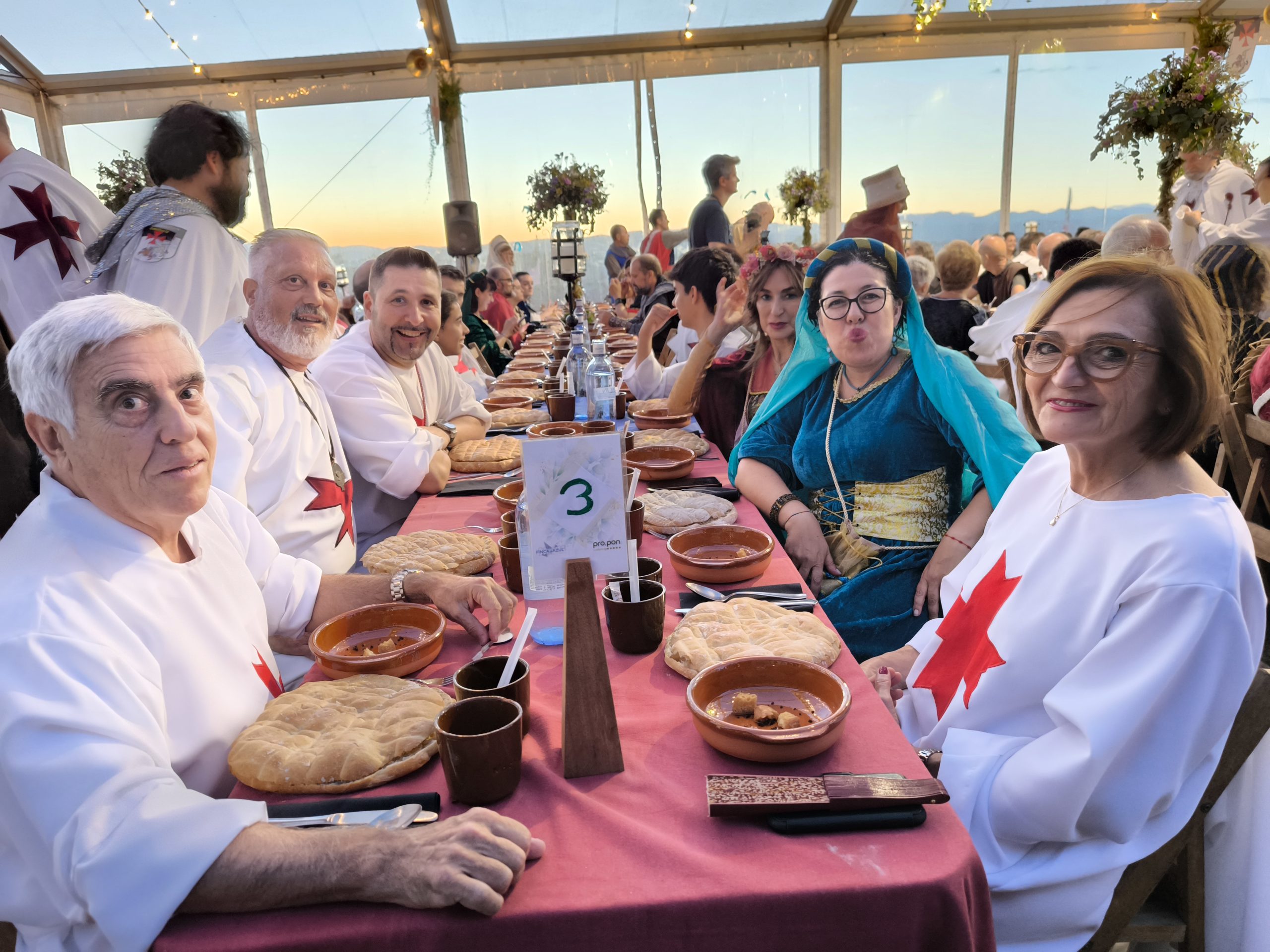 Una colorida Cena medieval en el Castillo templario de Ponferrada 8