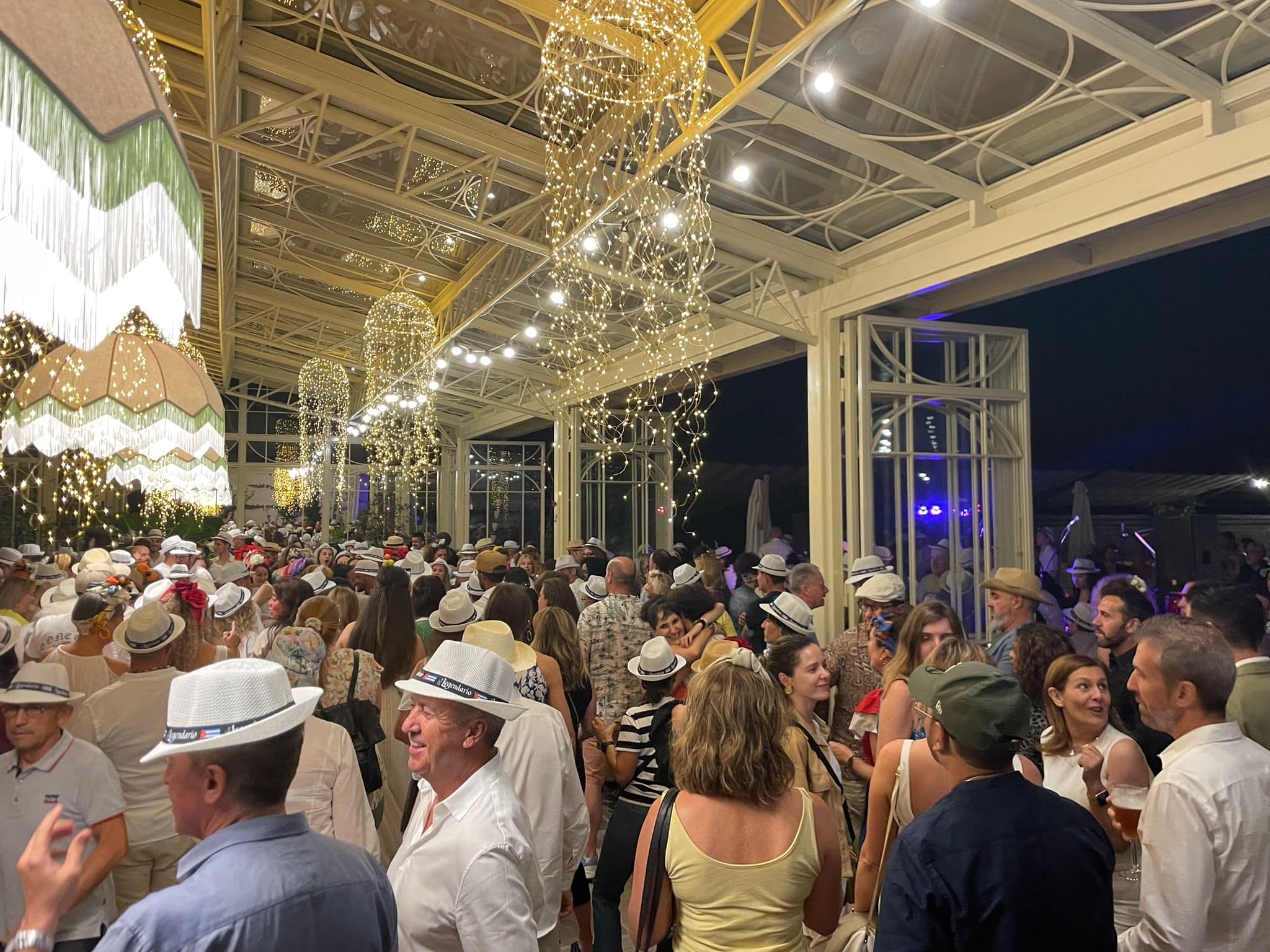 La Moncloa combate el calor con ritmos tropicales en su tradicional fiesta Cubana 1