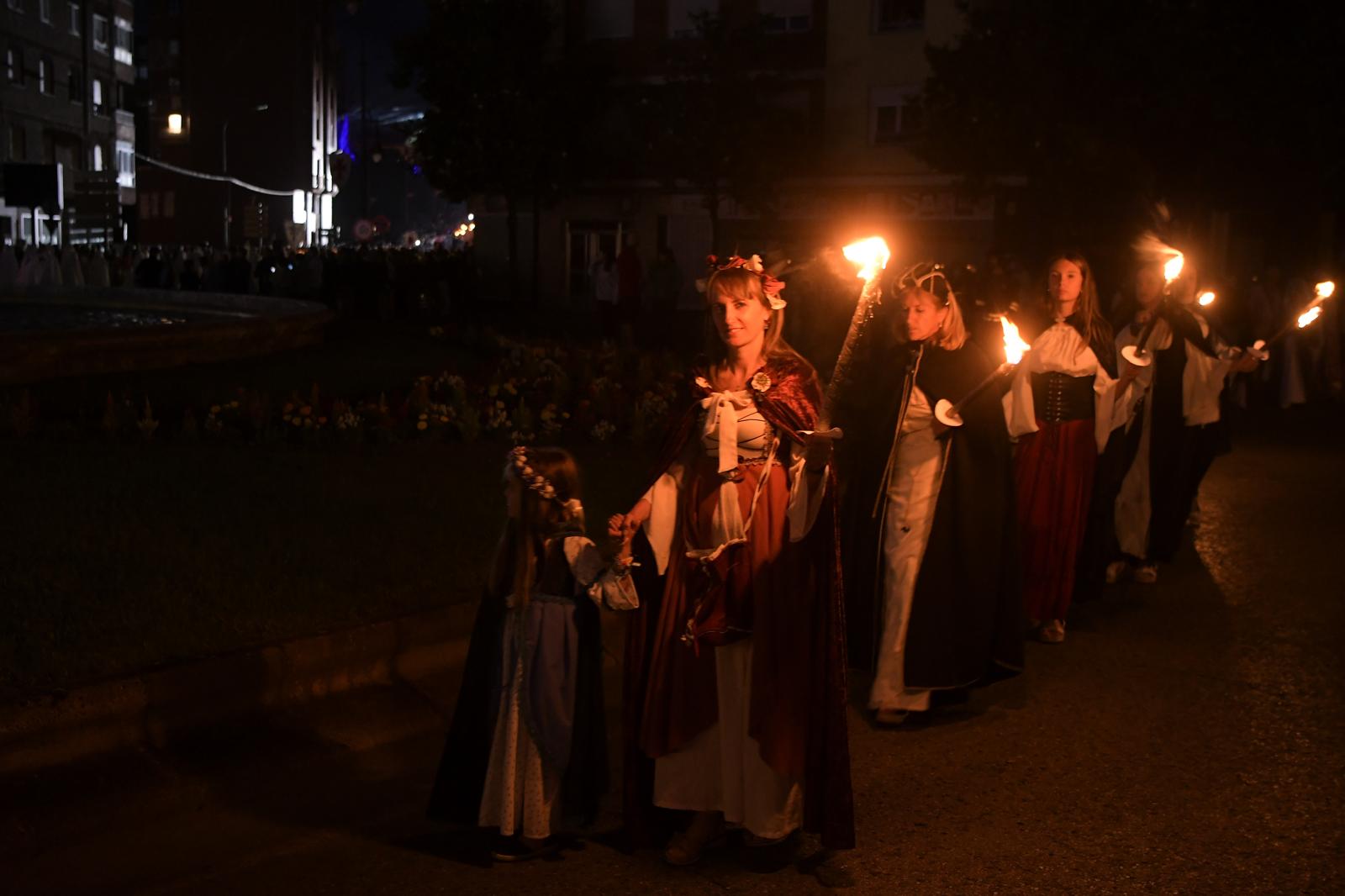 El Arca de la Alianza vuelve al Castillo de Ponferrada con un multitudinario desfile 22