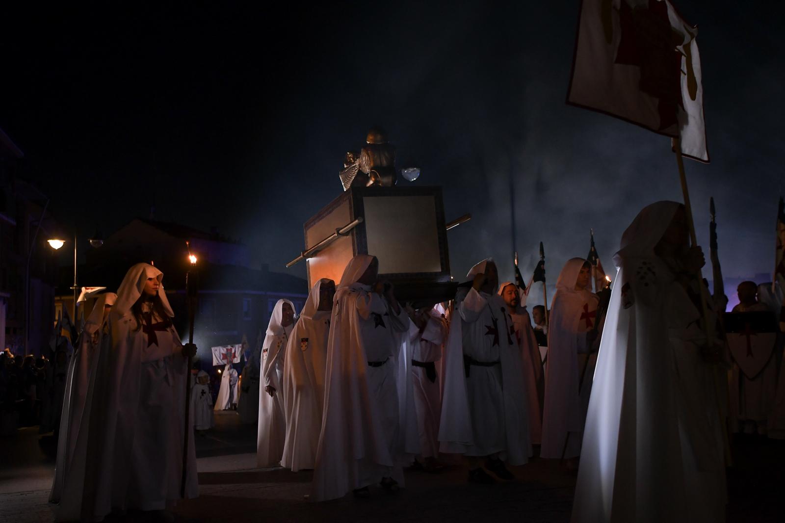 El Arca de la Alianza vuelve al Castillo de Ponferrada con un multitudinario desfile 28