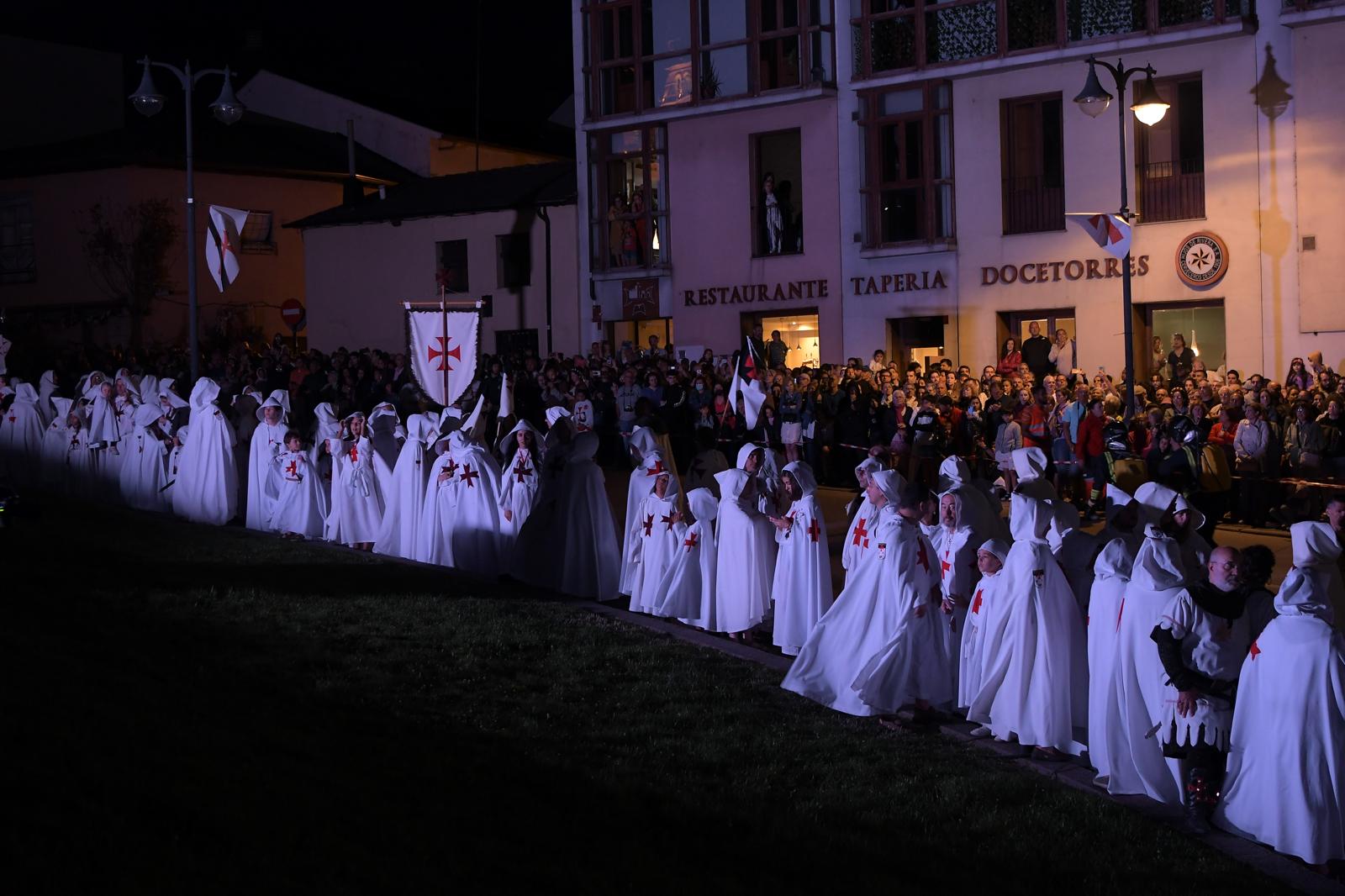 El Arca de la Alianza vuelve al Castillo de Ponferrada con un multitudinario desfile 29