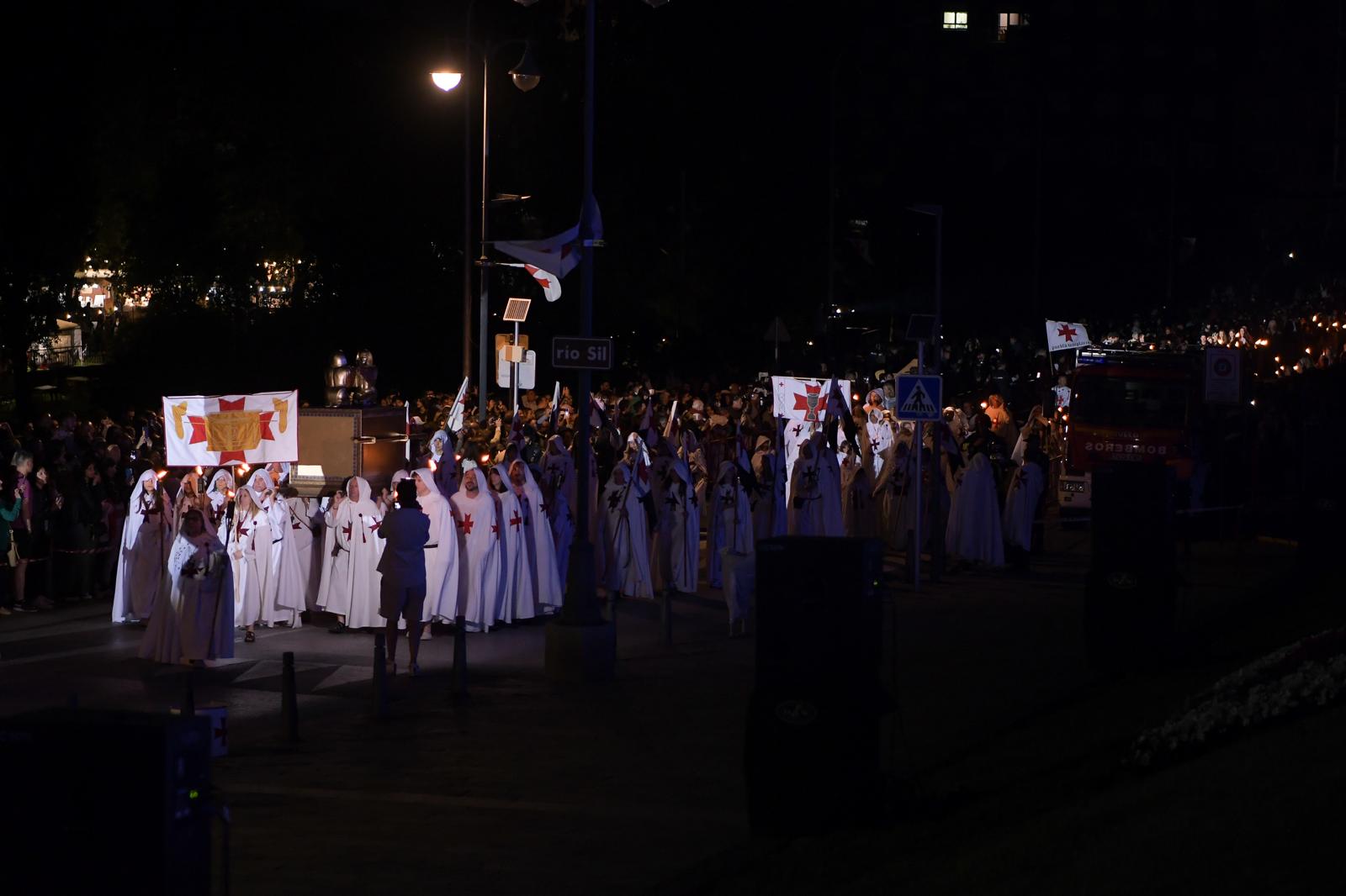 El Arca de la Alianza vuelve al Castillo de Ponferrada con un multitudinario desfile 35