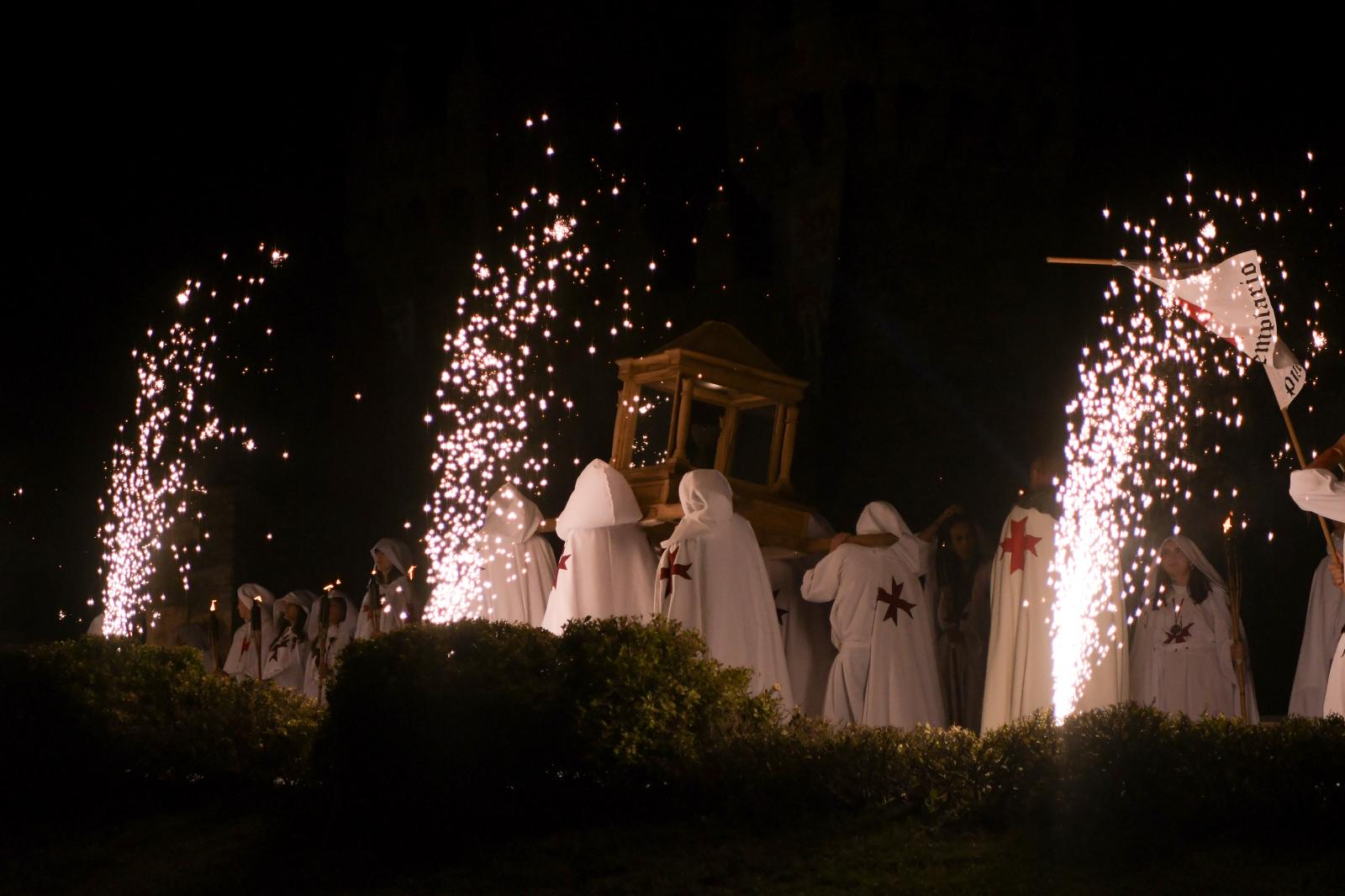 El Arca de la Alianza vuelve al Castillo de Ponferrada con un multitudinario desfile 37