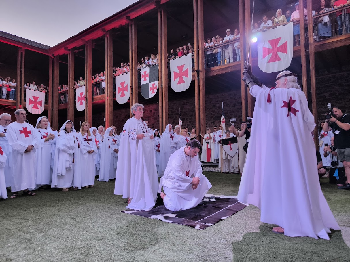 La Tuna de Ponferrada, nombrada Gran Maestre honorífico de la Noche Templaria 2