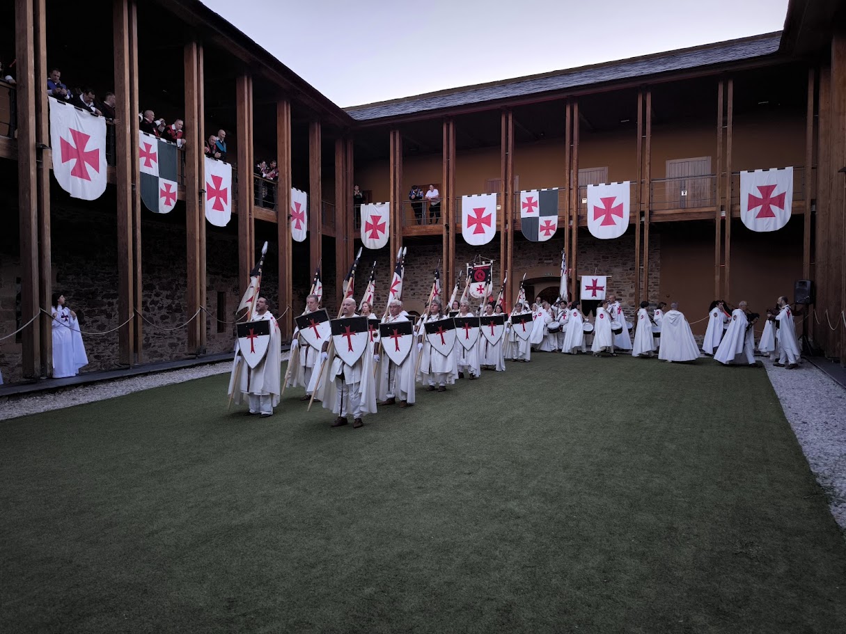 La Tuna de Ponferrada, nombrada Gran Maestre honorífico de la Noche Templaria 9