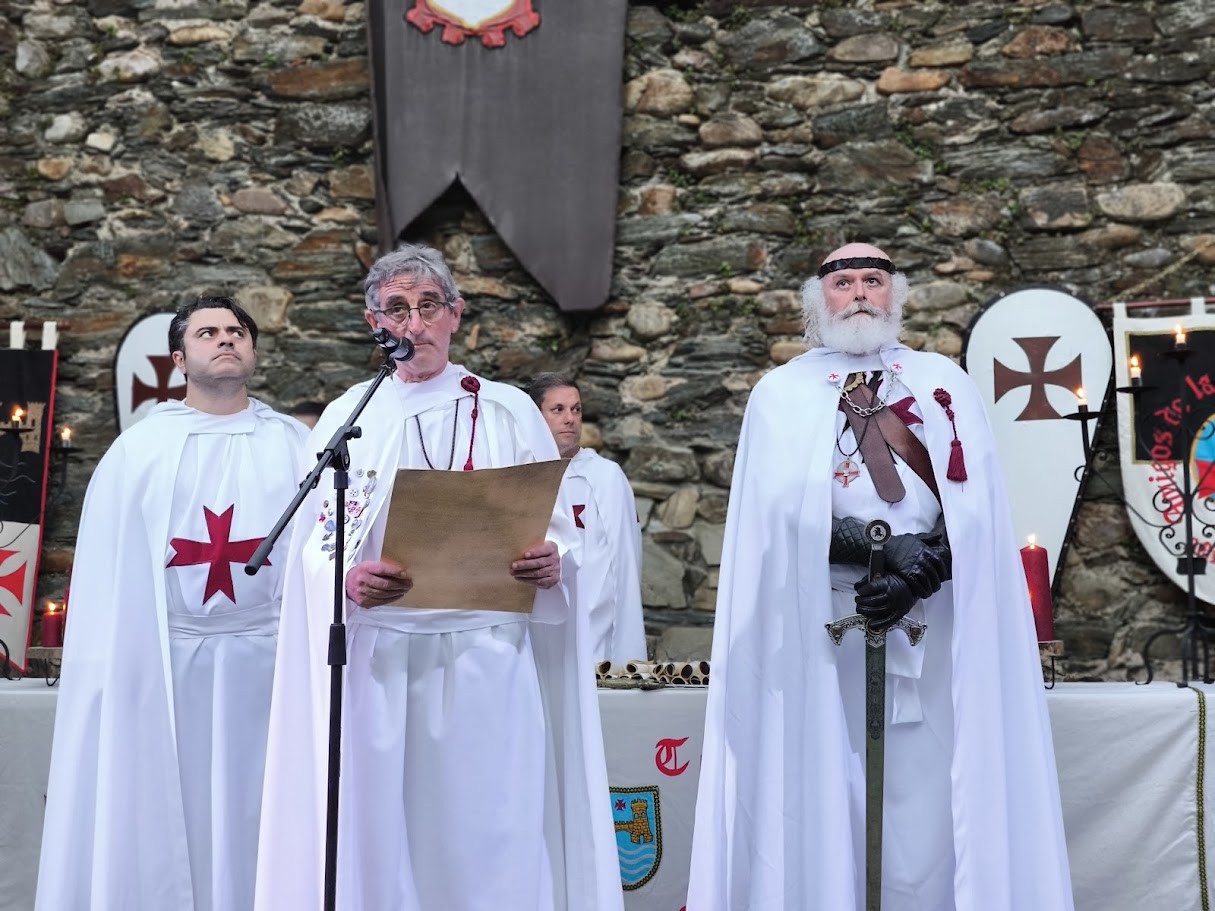 La Tuna de Ponferrada, nombrada Gran Maestre honorífico de la Noche Templaria 5