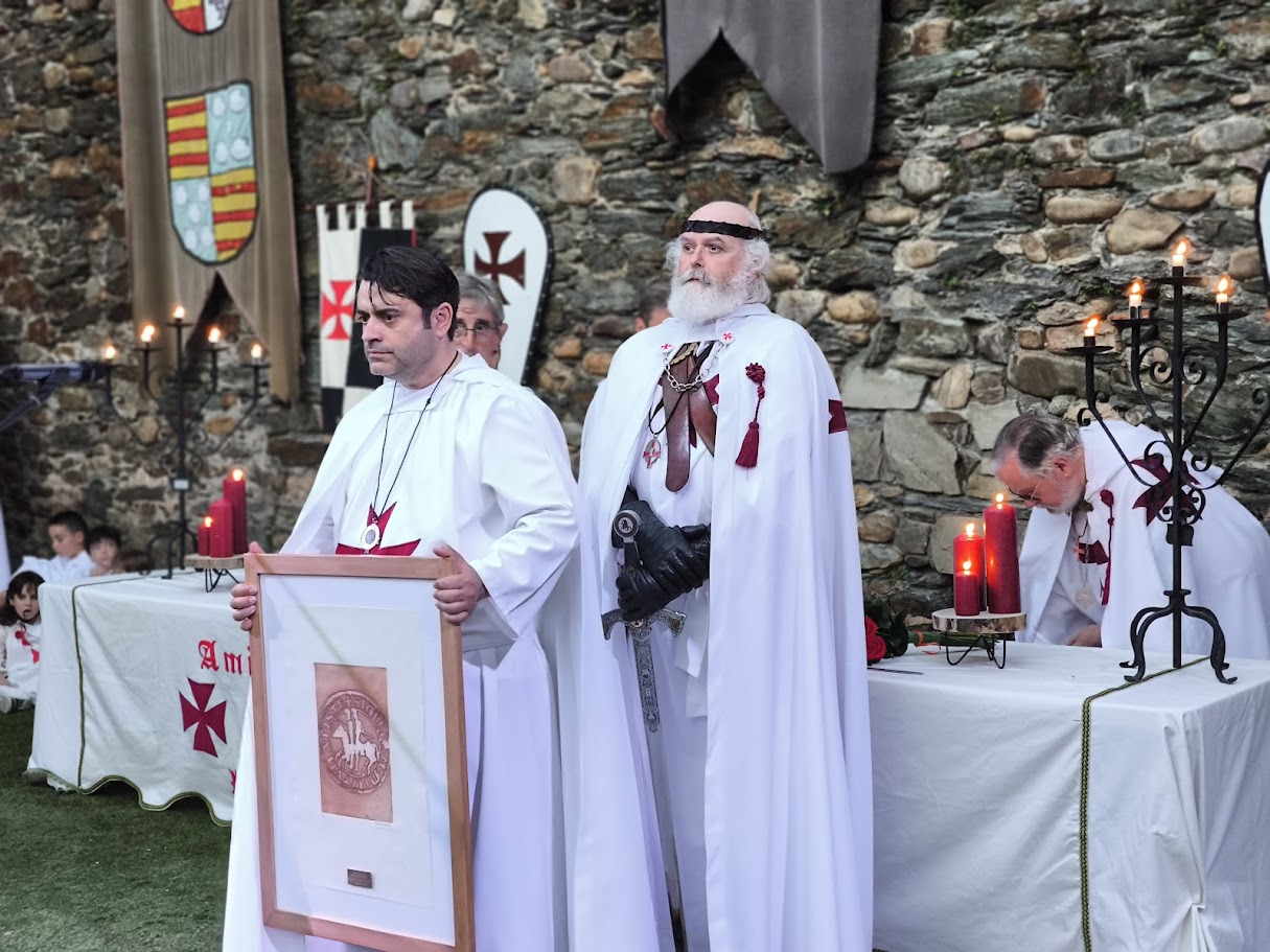 La Tuna de Ponferrada, nombrada Gran Maestre honorífico de la Noche Templaria 4