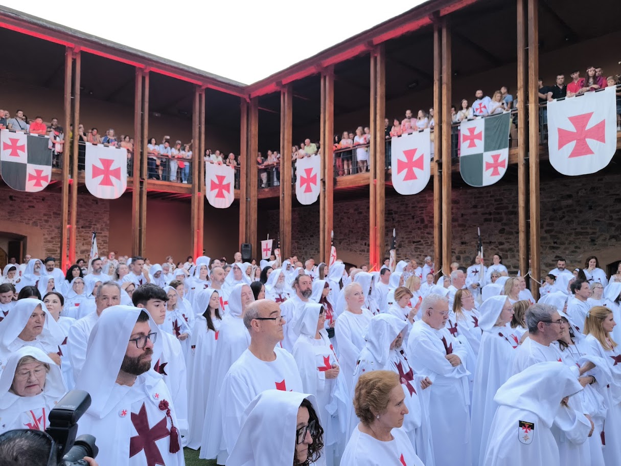 La Tuna de Ponferrada, nombrada Gran Maestre honorífico de la Noche Templaria 3