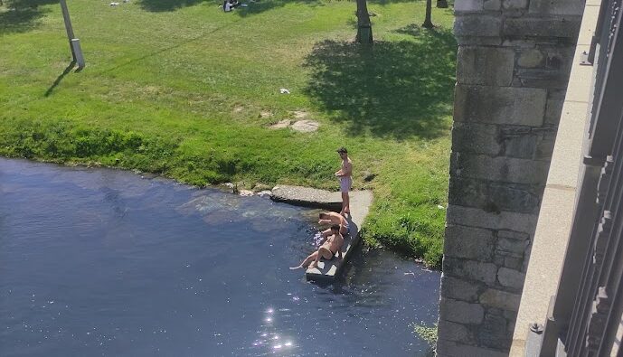 El Río Cúa en Cacabelos, única zona de baño en la provincia considerara no apta para el baño 1