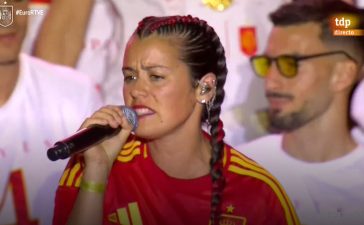 La selección Española y medio millón de fans bailan al ritmo de 'Potra Salvaje' de la segoviana Silvia Aaiún 3