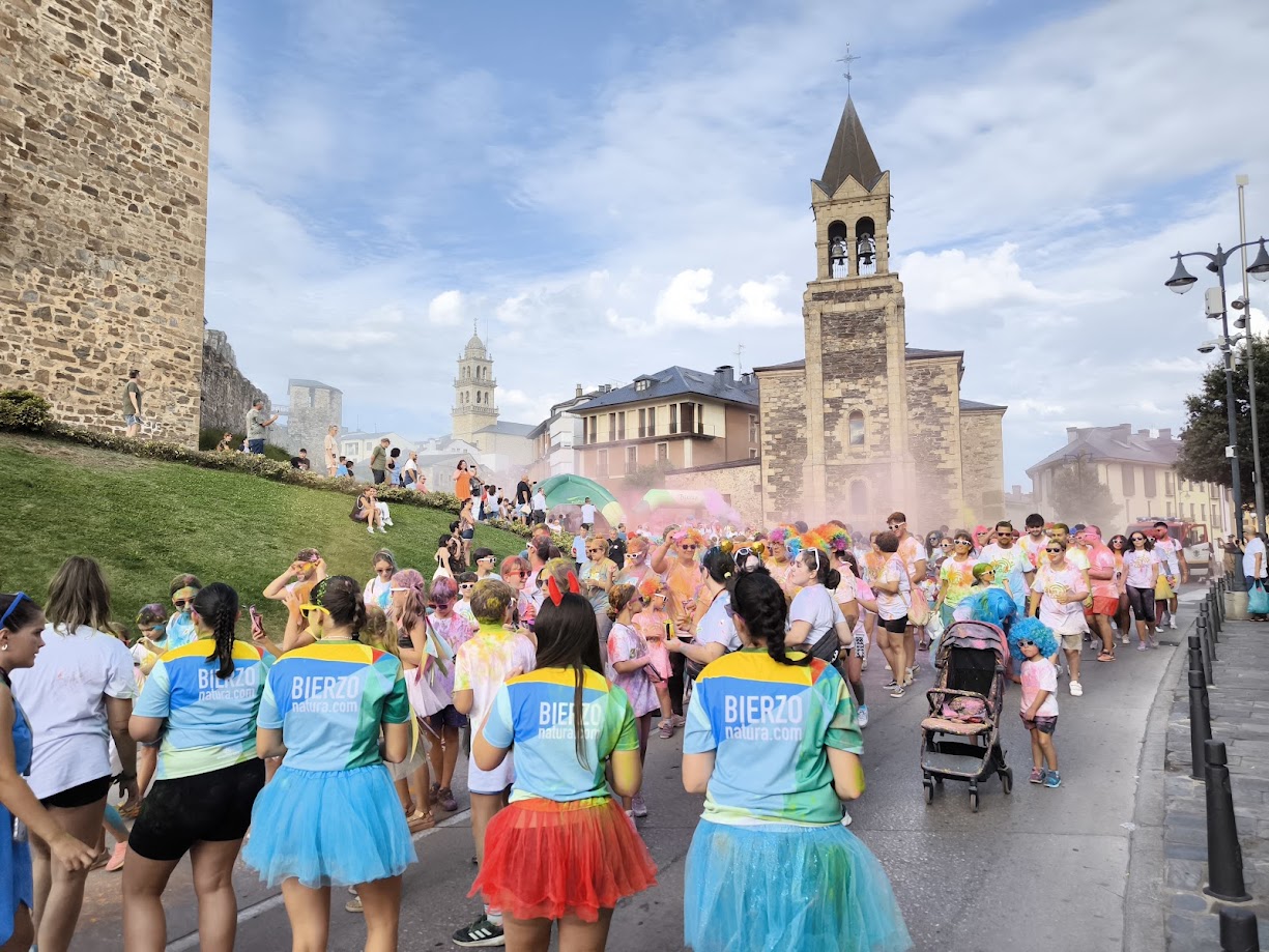 Encina 2024 | La Carrera del Color de Ponferrada alegra la tarde del sábado 19