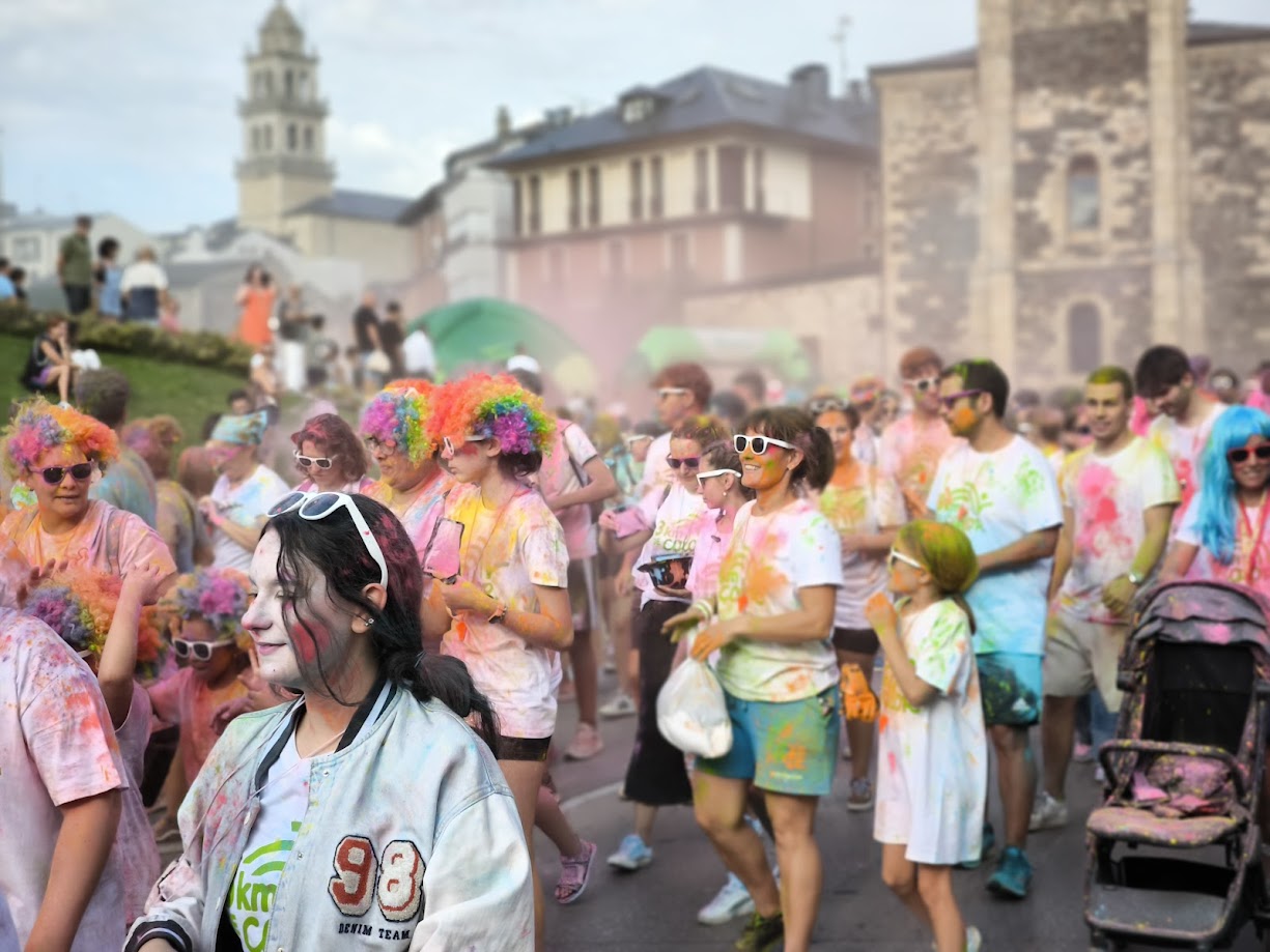 Encina 2024 | La Carrera del Color de Ponferrada alegra la tarde del sábado 21