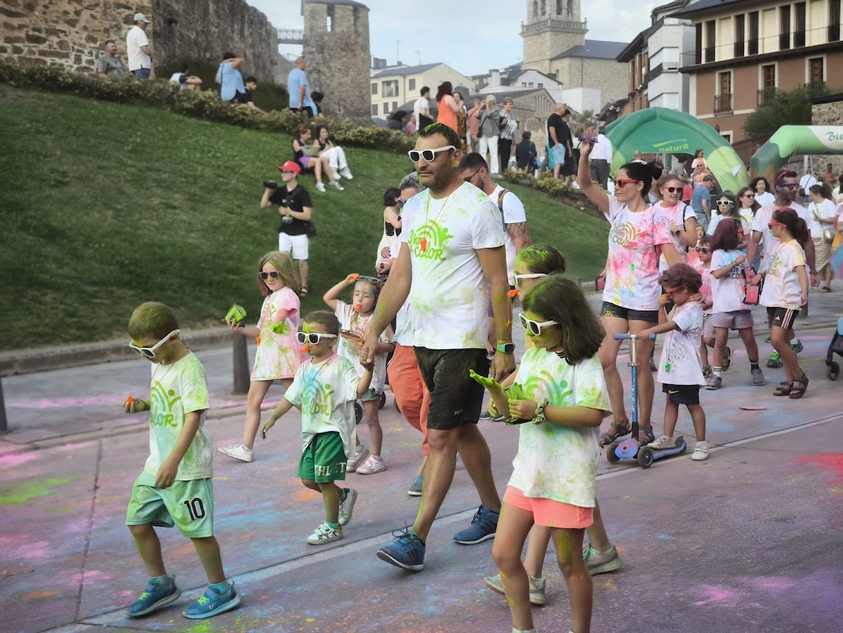 Encina 2024 | La Carrera del Color de Ponferrada alegra la tarde del sábado 25