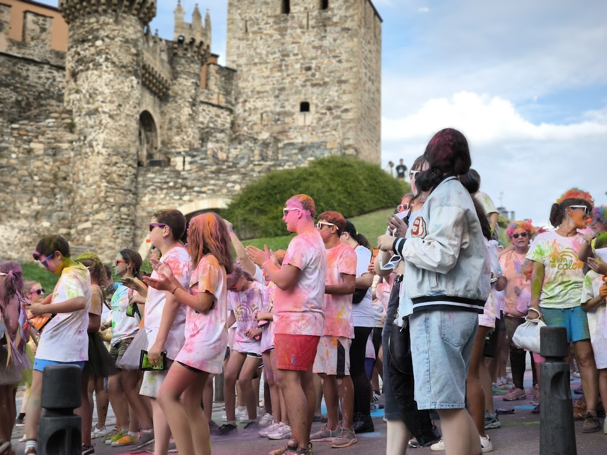 Encina 2024 | La Carrera del Color de Ponferrada alegra la tarde del sábado 26