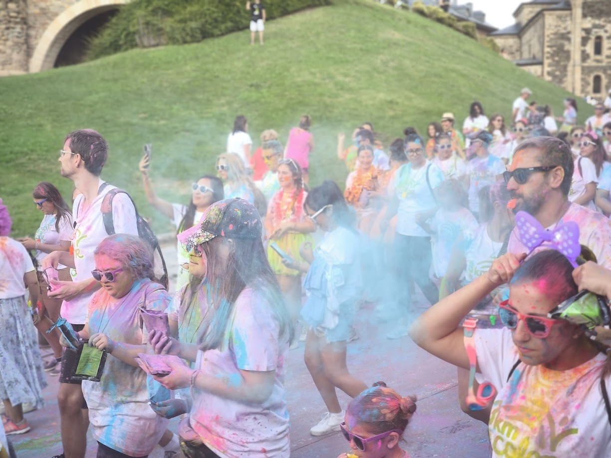 Encina 2024 | La Carrera del Color de Ponferrada alegra la tarde del sábado 37