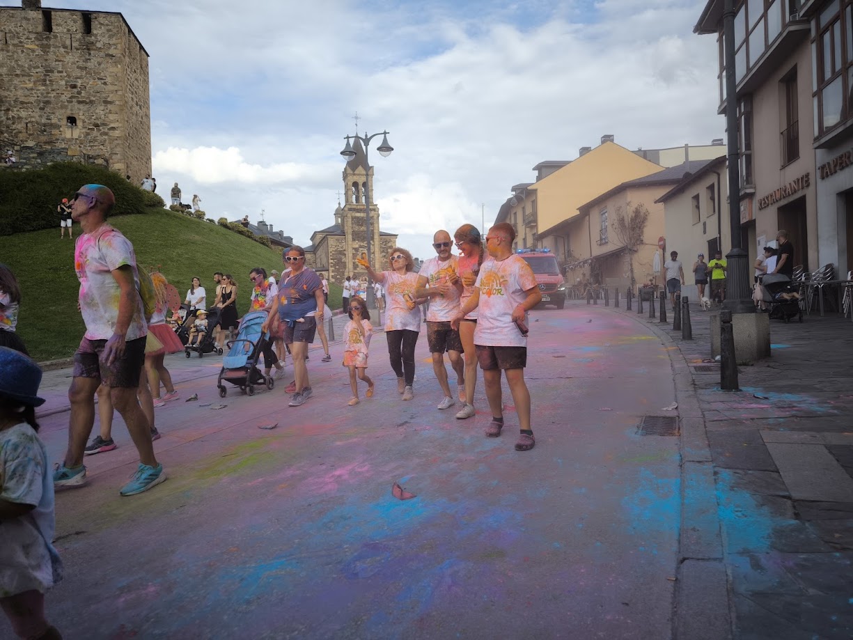 Encina 2024 | La Carrera del Color de Ponferrada alegra la tarde del sábado 41