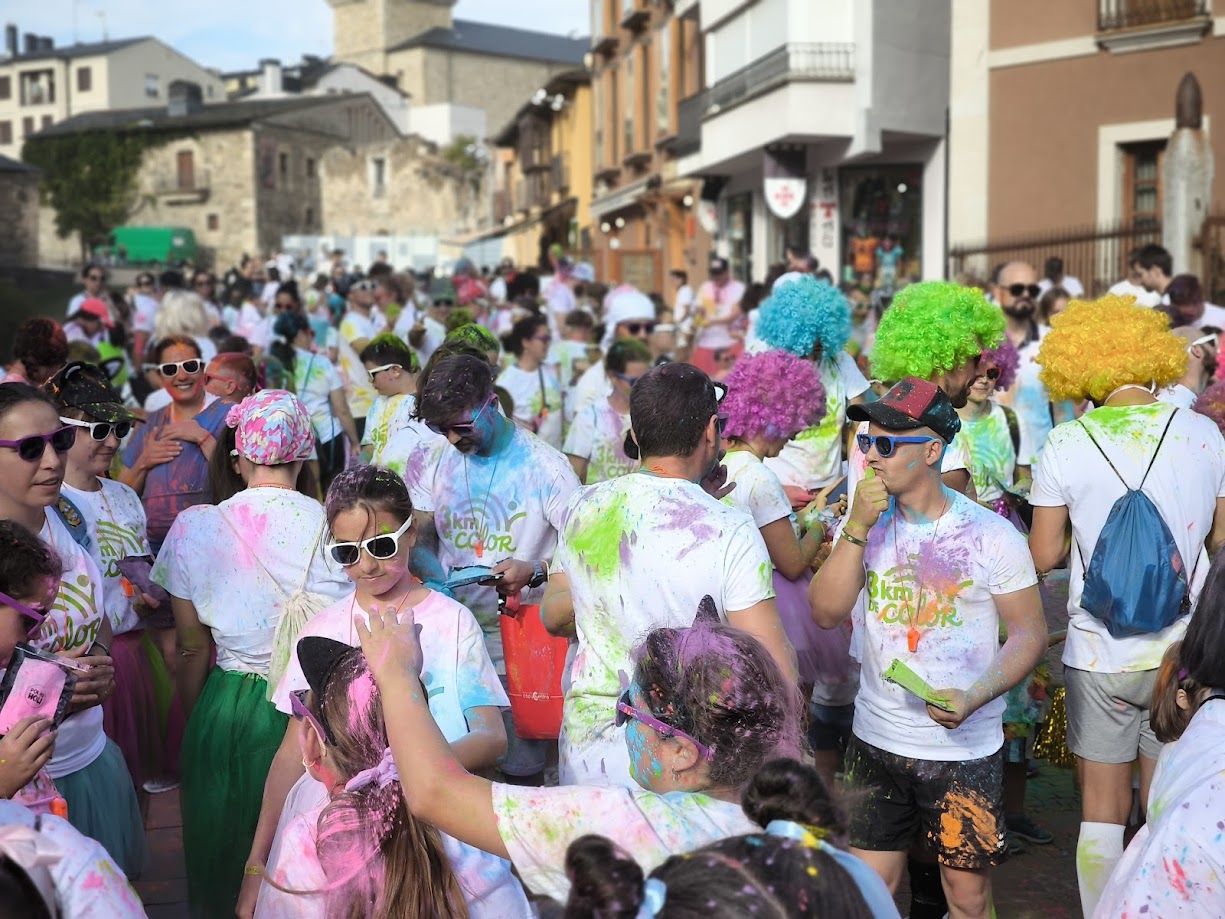 Encina 2024 | La Carrera del Color de Ponferrada alegra la tarde del sábado 9