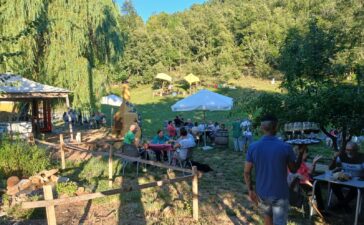 Vallelongo celebra en su terraza de Ocero la fiesta del verano, congregando a más de 250 personas 1