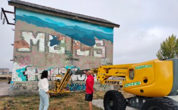 Ponferrada rinde homenaje a la periodista Mónica Domínguez con un mural en el Parque de la Juventud 3