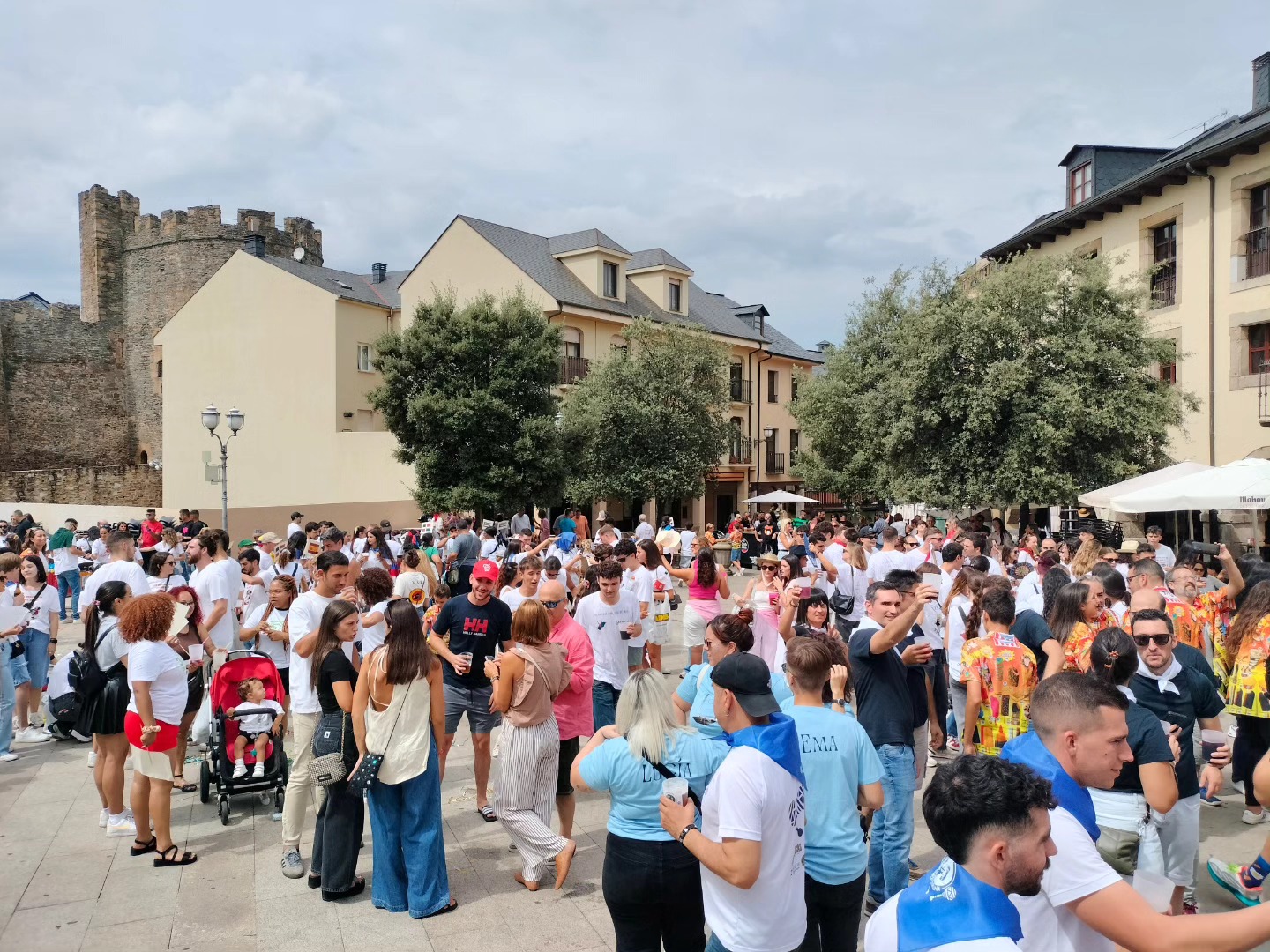 Encina 2024 | Las peñas conquistan Ponferrada con charangas y risas 22