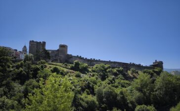 castillo de ponferrada desde el rio