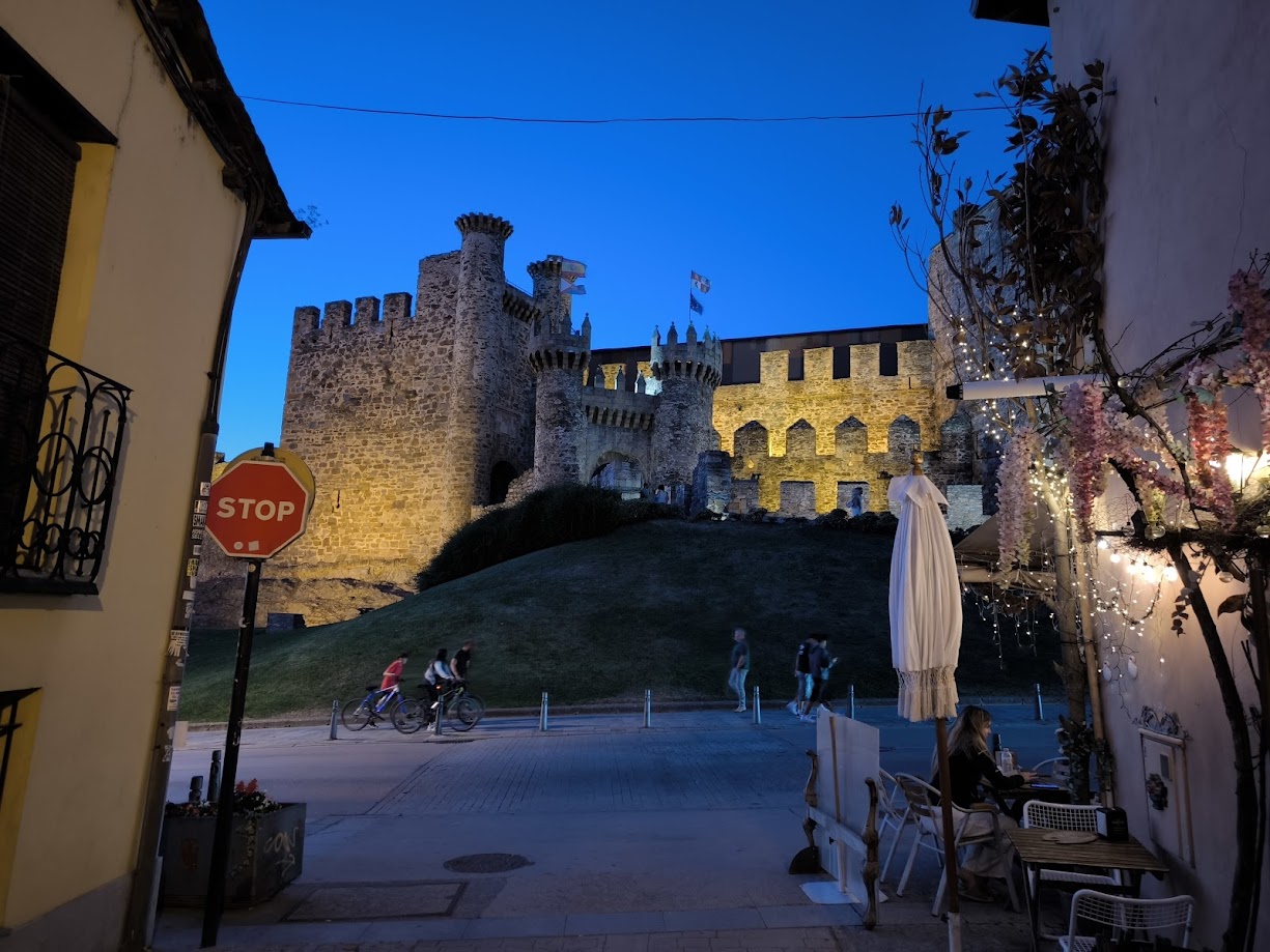 castillo desde calle estafeta noche