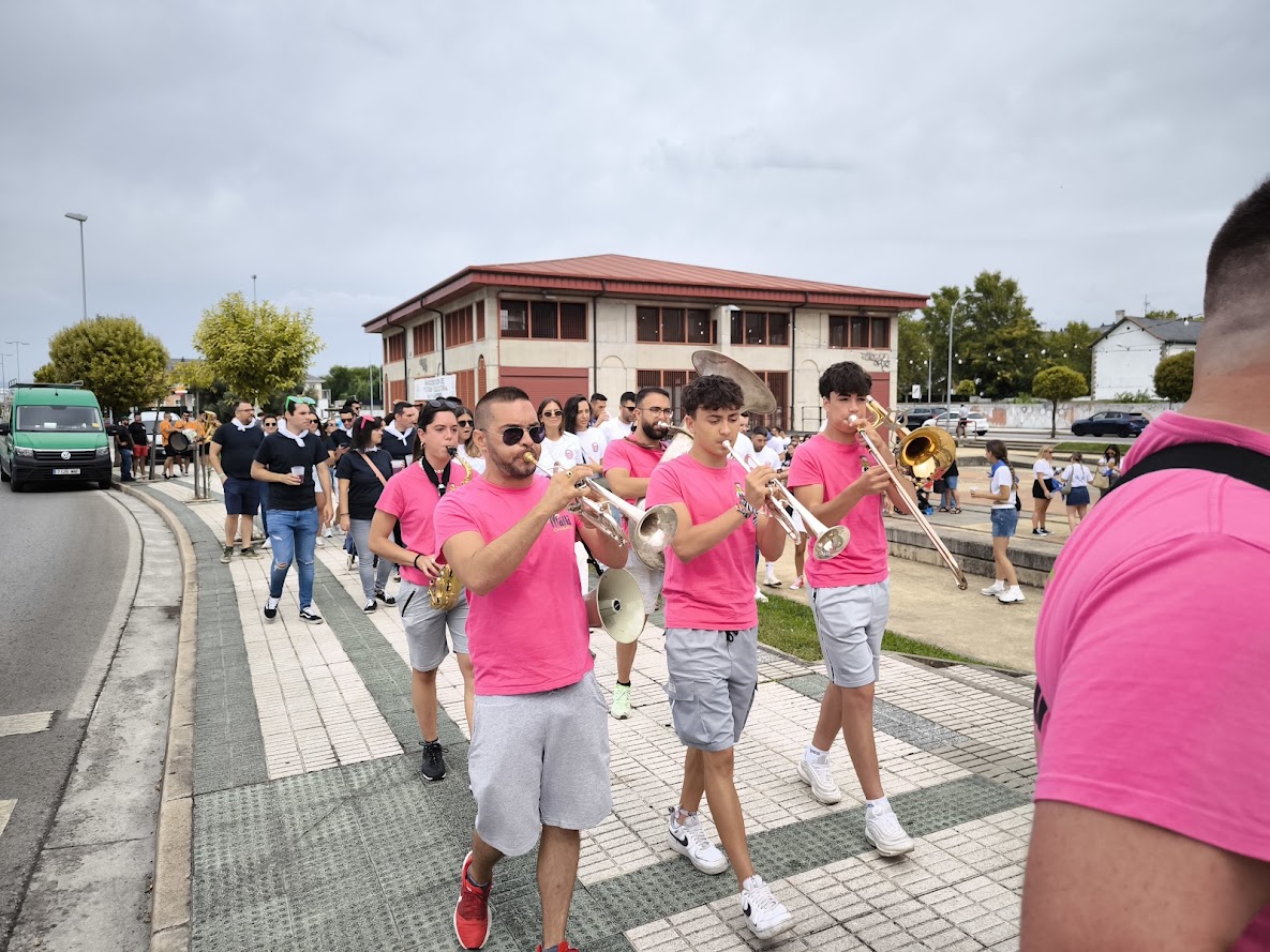 Encina 2024 | Las peñas conquistan Ponferrada con charangas y risas 3