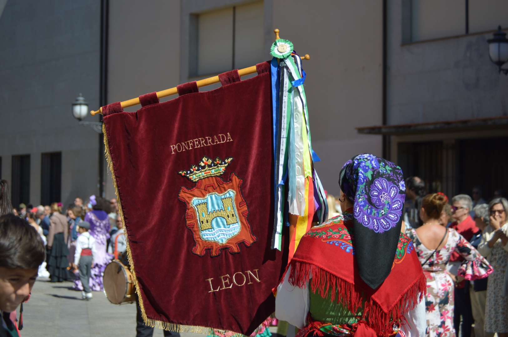 FIestas 2024 | Desfile en honor a la Virgen de la Encina patrona del Bierzo 22