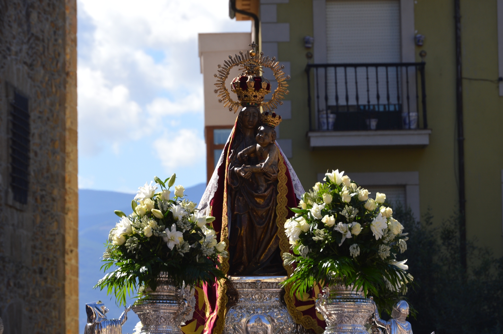 FIestas 2024 | Desfile en honor a la Virgen de la Encina patrona del Bierzo 17