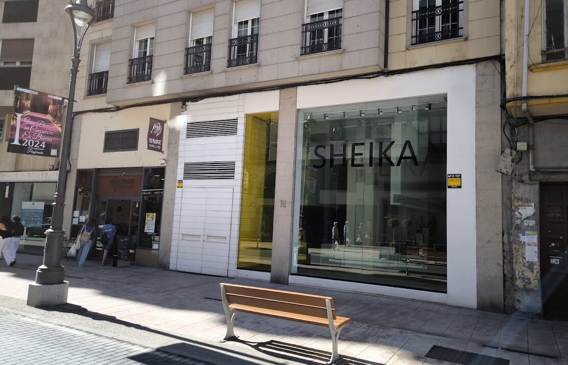 Sheika Moda cierra sus puertas en la calle Camino de Santiago de Ponferrada 1