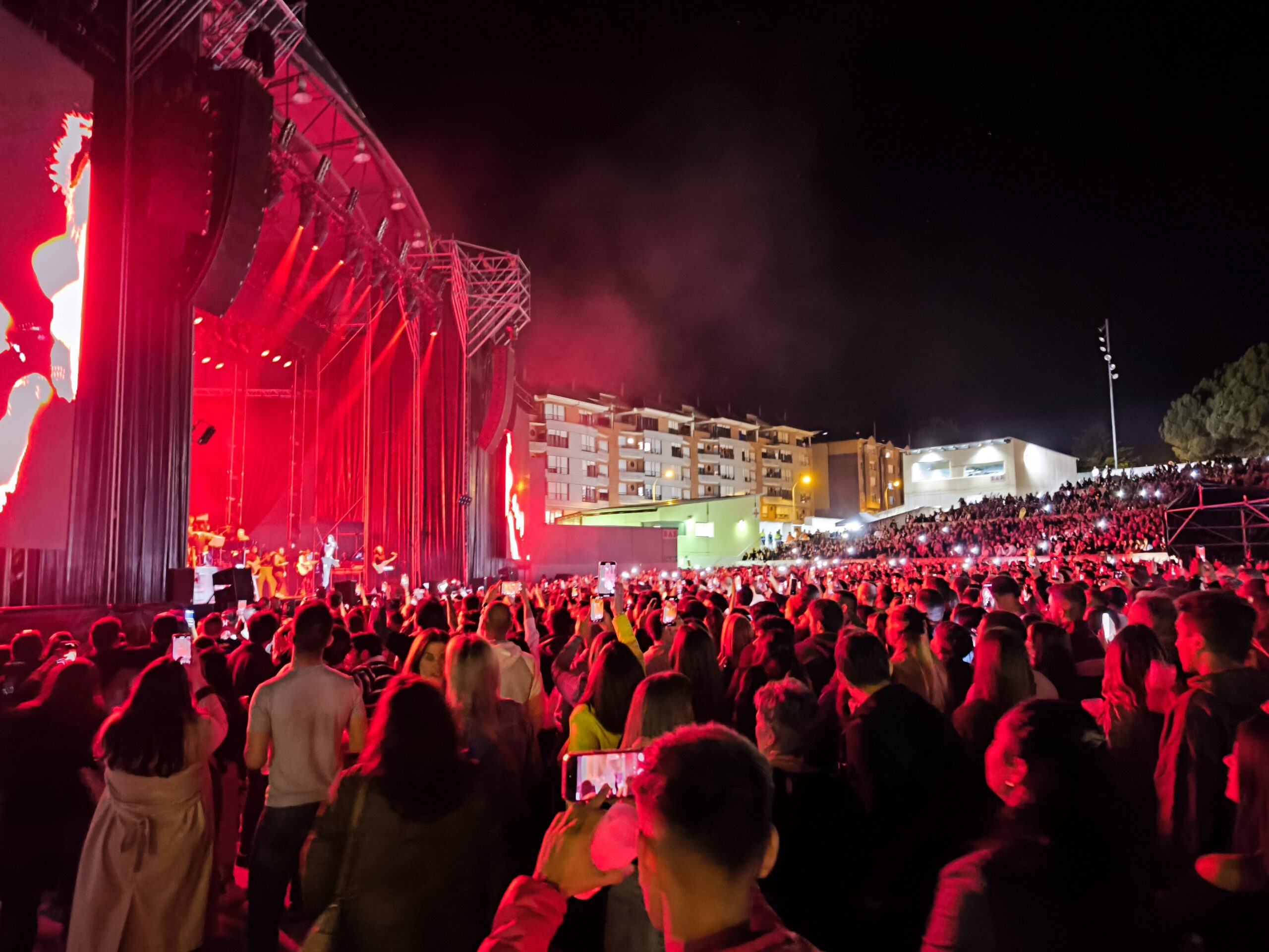 Melendi llena el Auditorio Municipal de Ponferrada en su gira '20 años sin noticias' 14