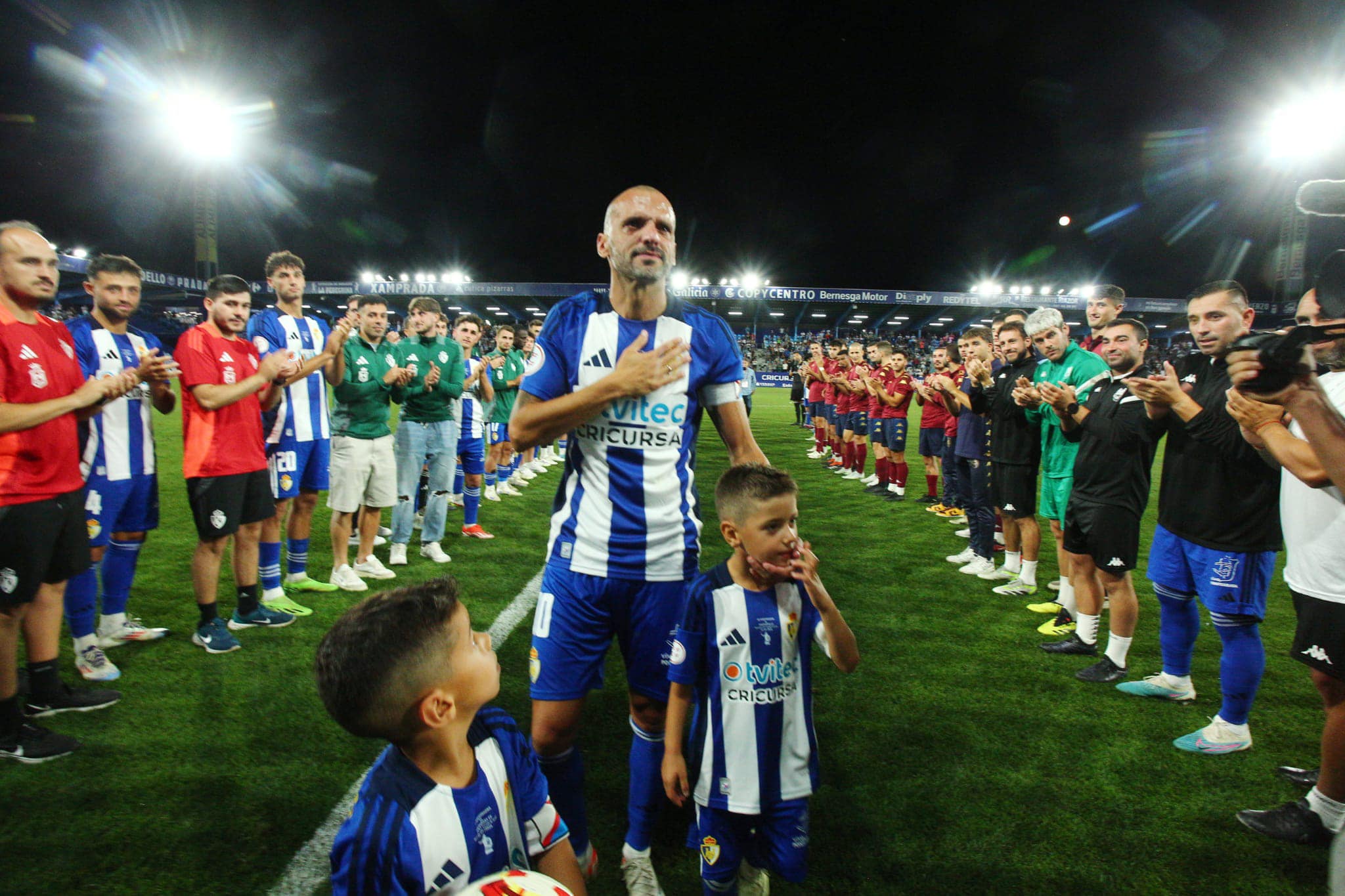 Fin de la era Yuri de Souza, el jugador de la SD Ponferradina cuelga las botas en un emotivo partido homenaje 6