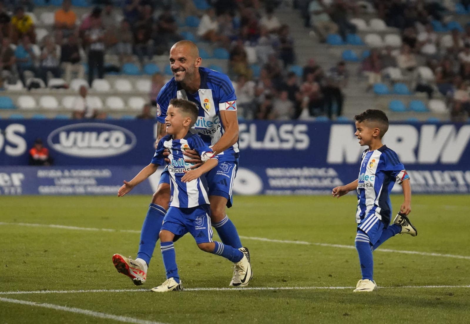 Fin de la era Yuri de Souza, el jugador de la SD Ponferradina cuelga las botas en un emotivo partido homenaje 7