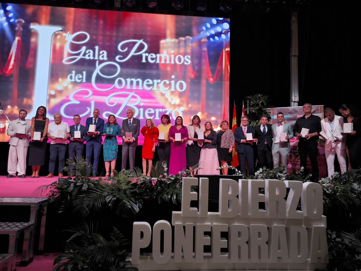 La I Gala del Comercio del Bierzo une a empresarios, deportistas y artistas en La Térmica Cultural 34