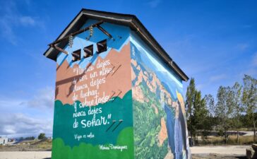 Un grafiti de Mónica Domínguez recuerda a los jóvenes que 'Nunca dejen de ser niños" en el Parque de la Juventud de Ponferrada 3