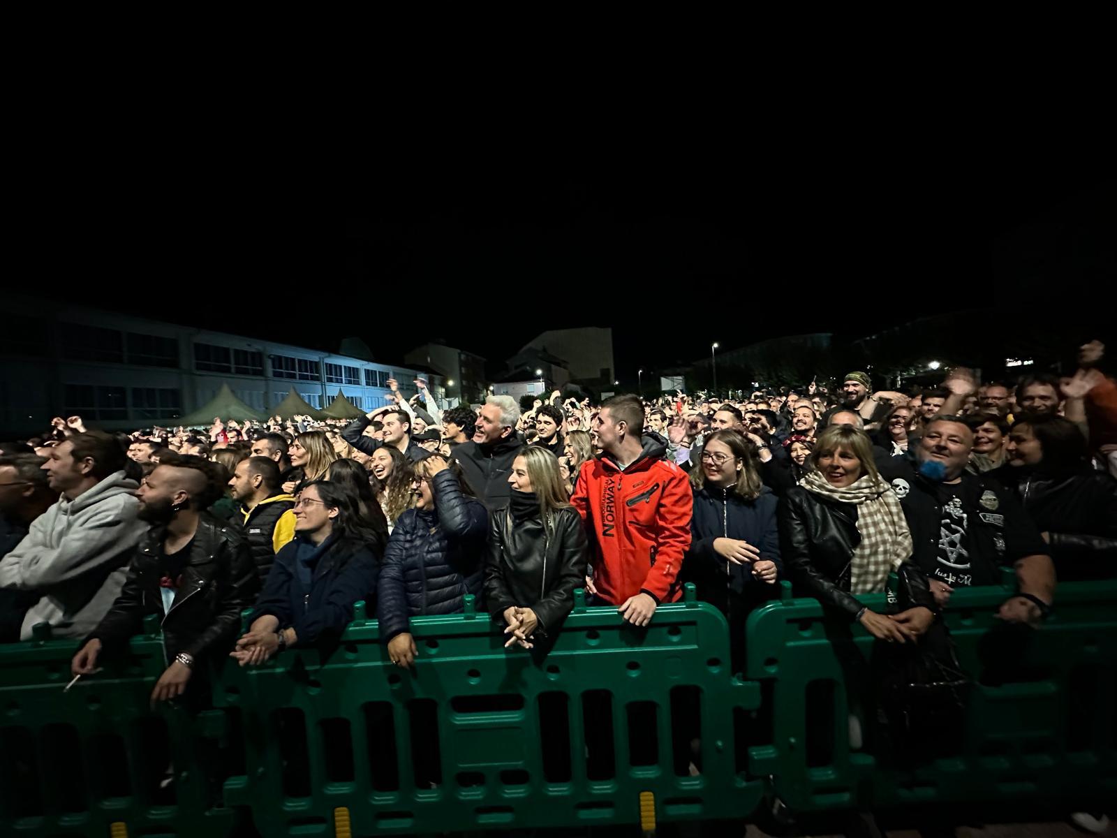 Mago de Oz llena Bembibre de Folk Metal ante un público entregado que coreó sus clásicos 18